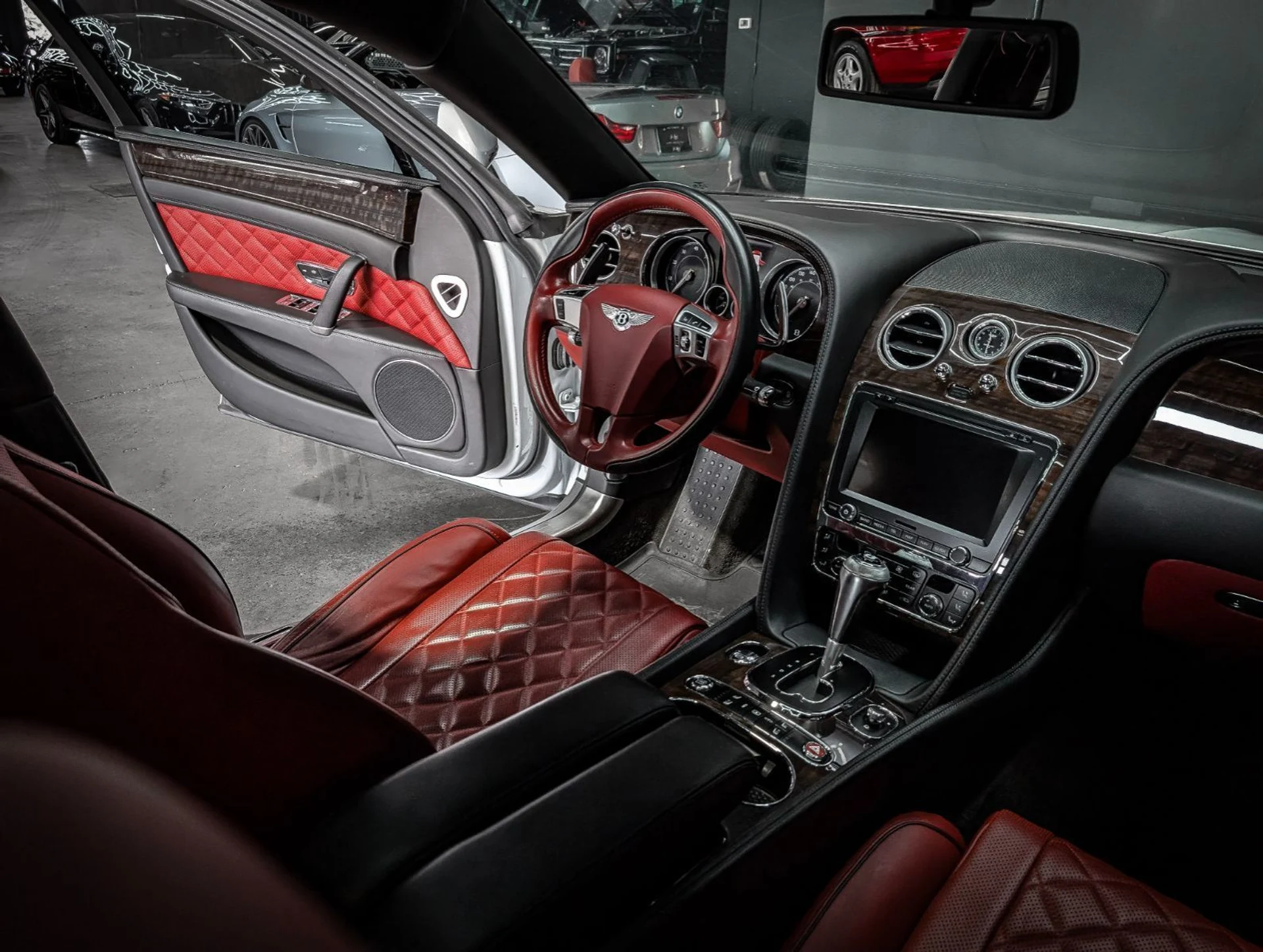 mph017_791989206_36587952_00140_2017_bentley_flying_spur_077_da3ef2db3d
