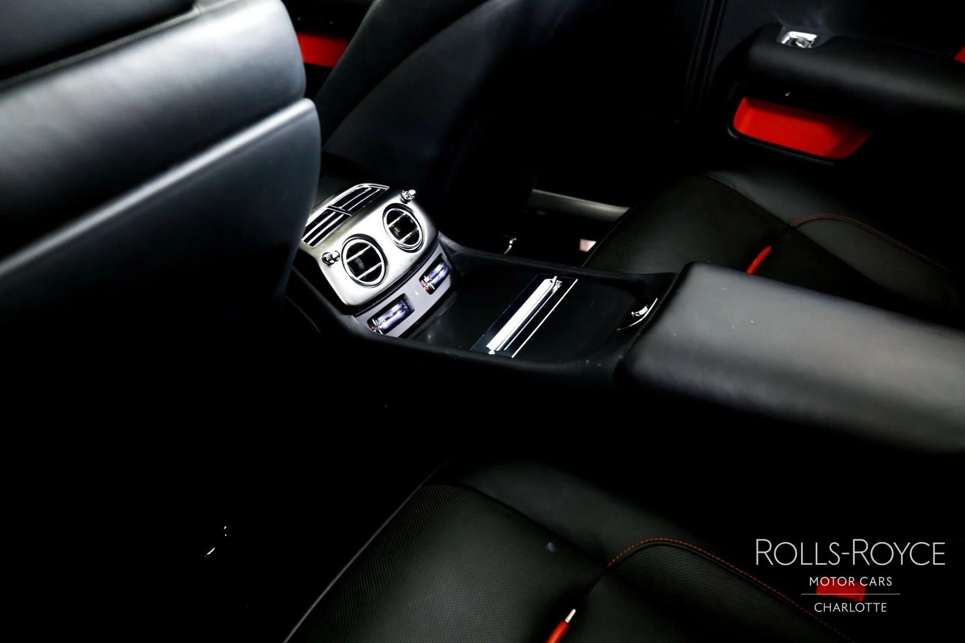 mph017_80200427_Used_2019_Rolls_Royce_Black_Badge_Dawn_1783112300_d52a07c7be