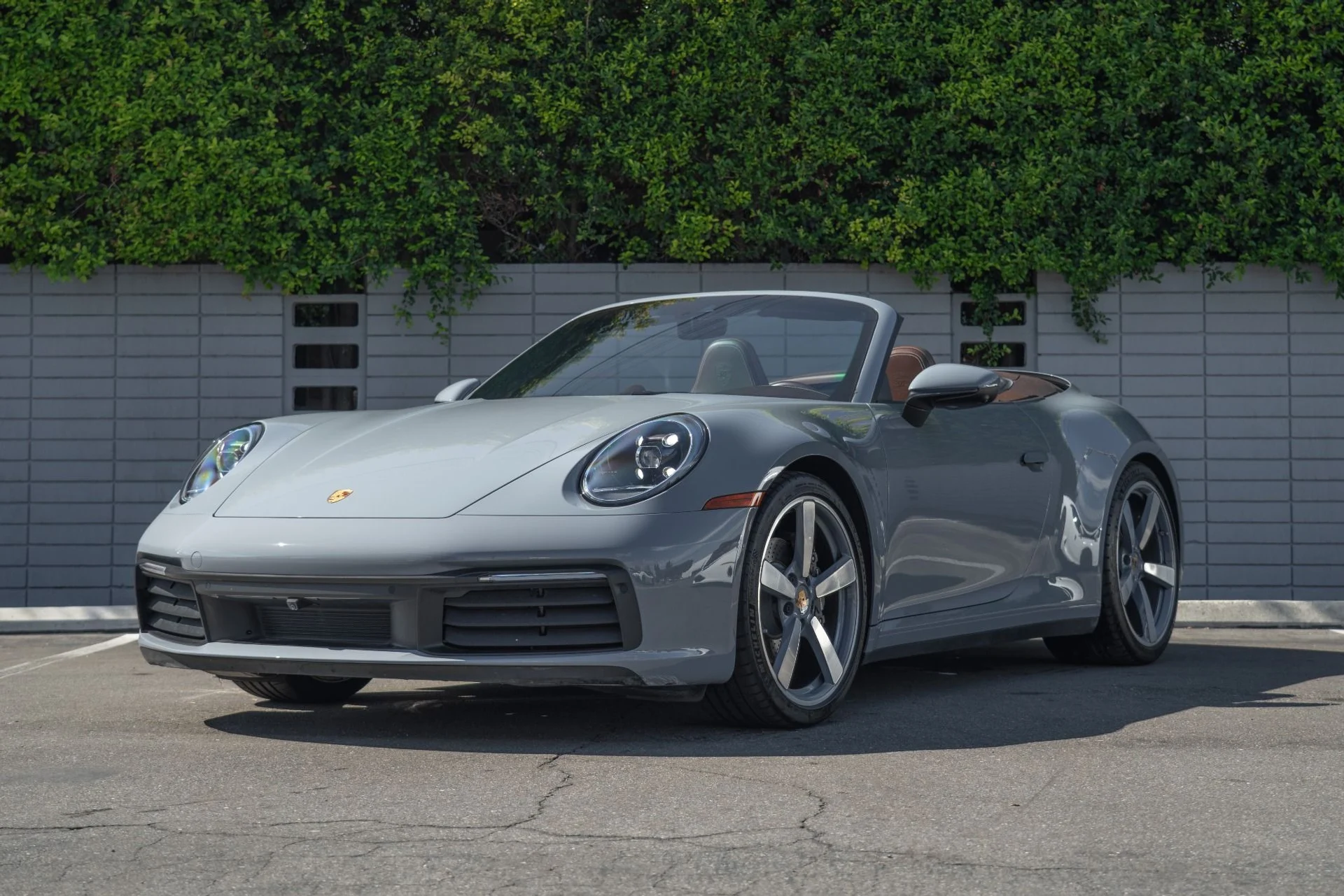 mph017_81164367_Used_2024_Porsche_911_Carrera_1761087383_930c881692
