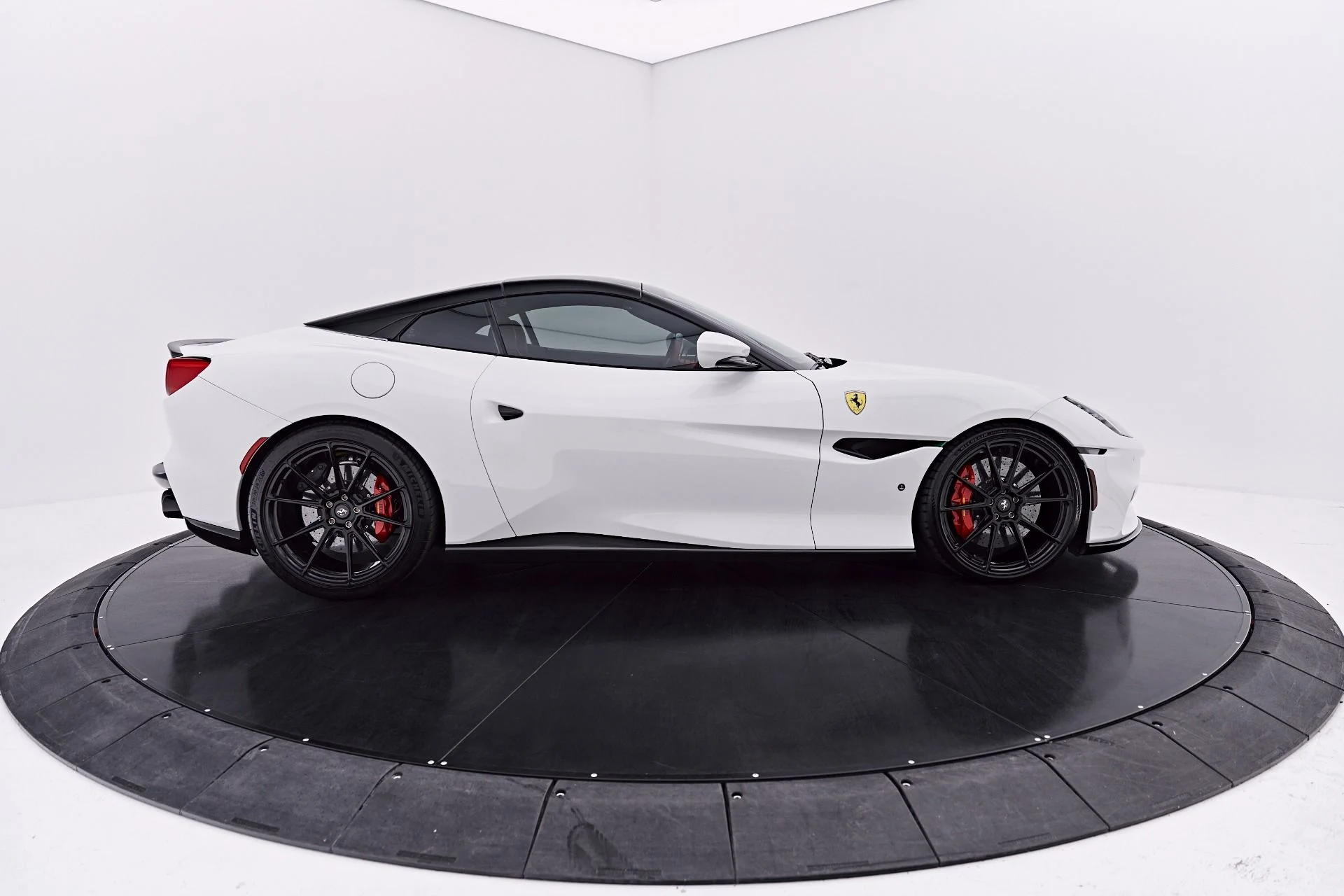 mph017_819210322_Used_2022_Ferrari_Portofino_M_Base_1785971802_b5eba1ba21