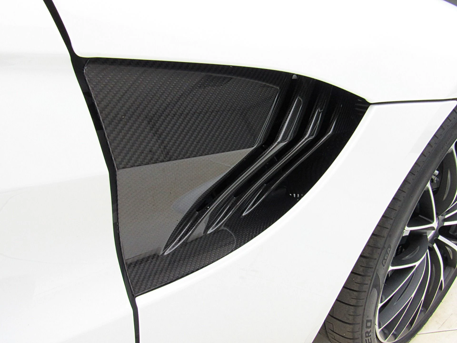 mph017_824910225_Used_2023_Aston_Martin_Vantage_Roadster_93643a6d89