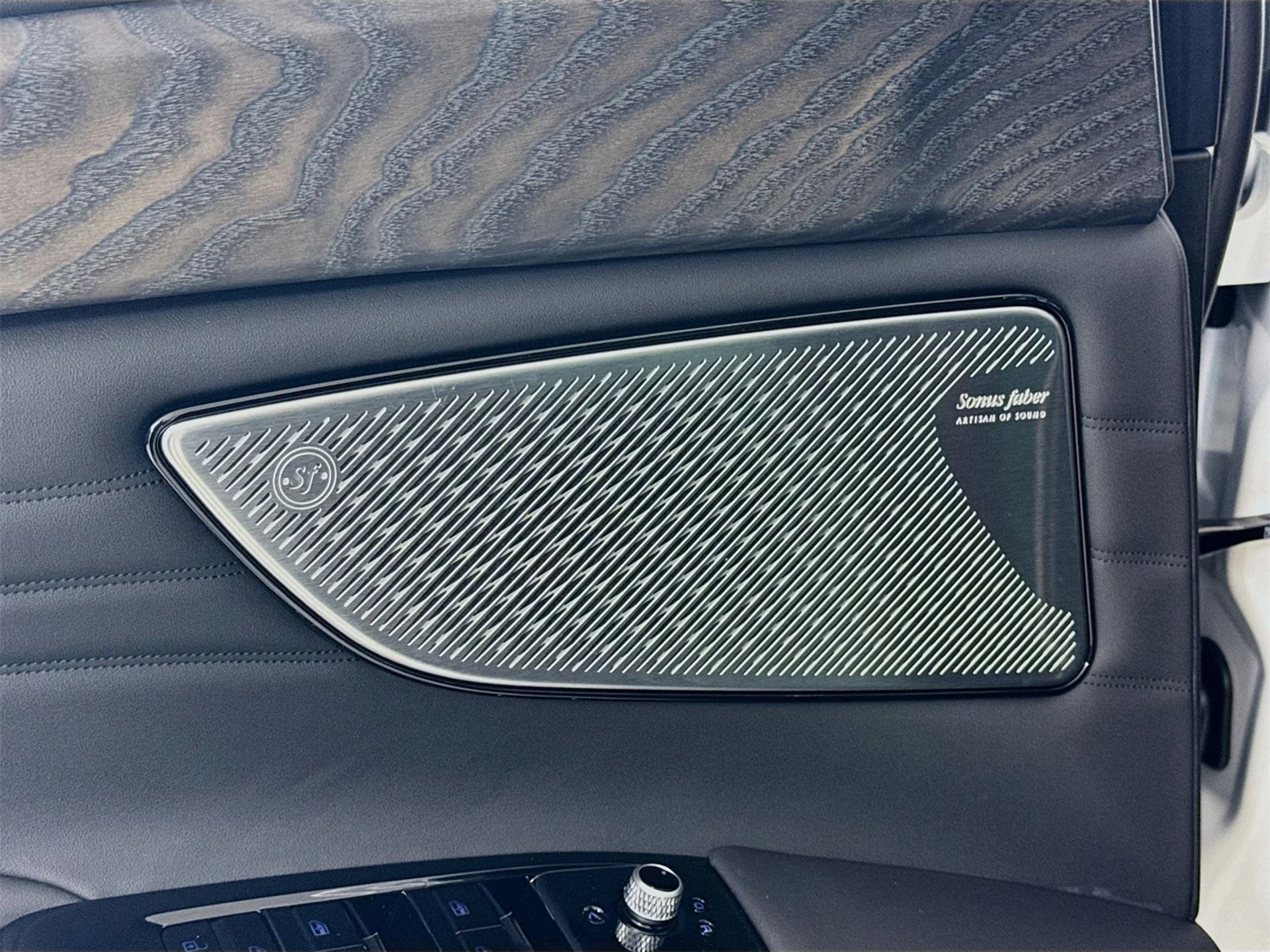 mph017_825672821_ad051177cd26b136f47a34457ee64daex_51ce710ae8