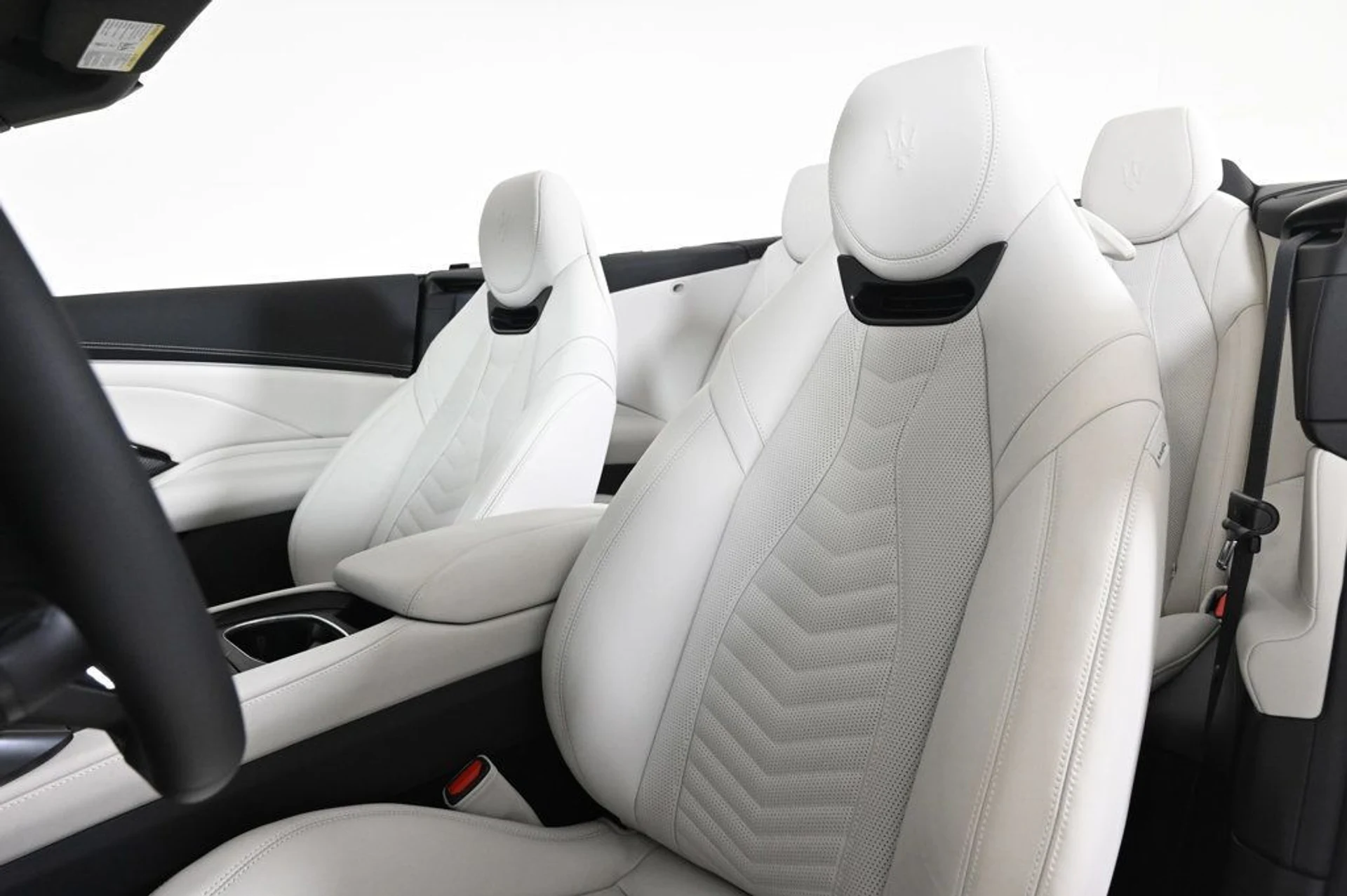 mph017_827760739_new_2026_maserati_grancabrio_convertible_11350_22949331_17_1024_c7f1b8eac1