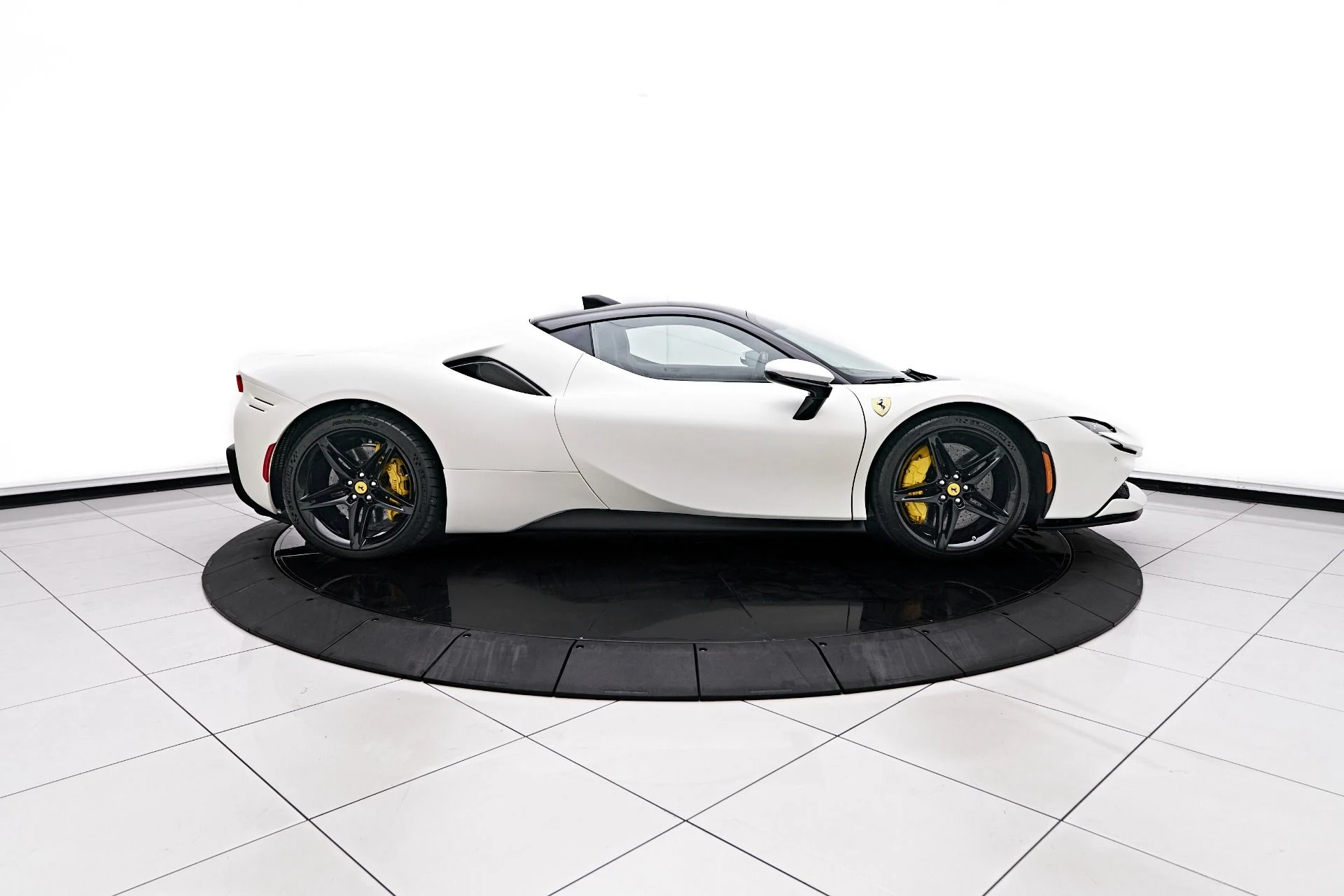 mph017_830812982_Used_2023_Ferrari_SF_90_Stradale_Base_1757439882_f838307e57