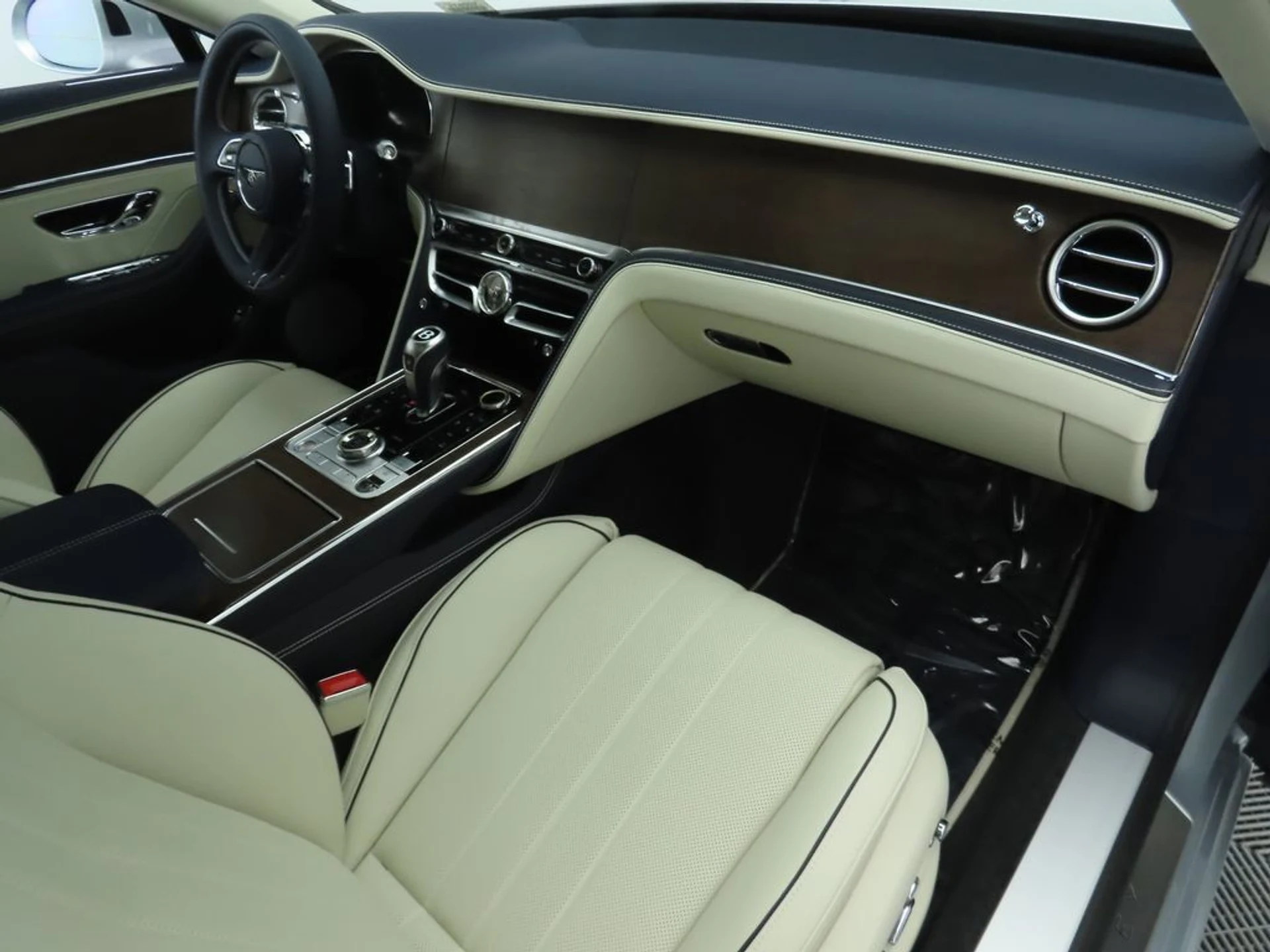 mph017_84658699_new_2026_bentley_flying_spur_hybrid_8119_22973081_18_1024_3c7ba51204