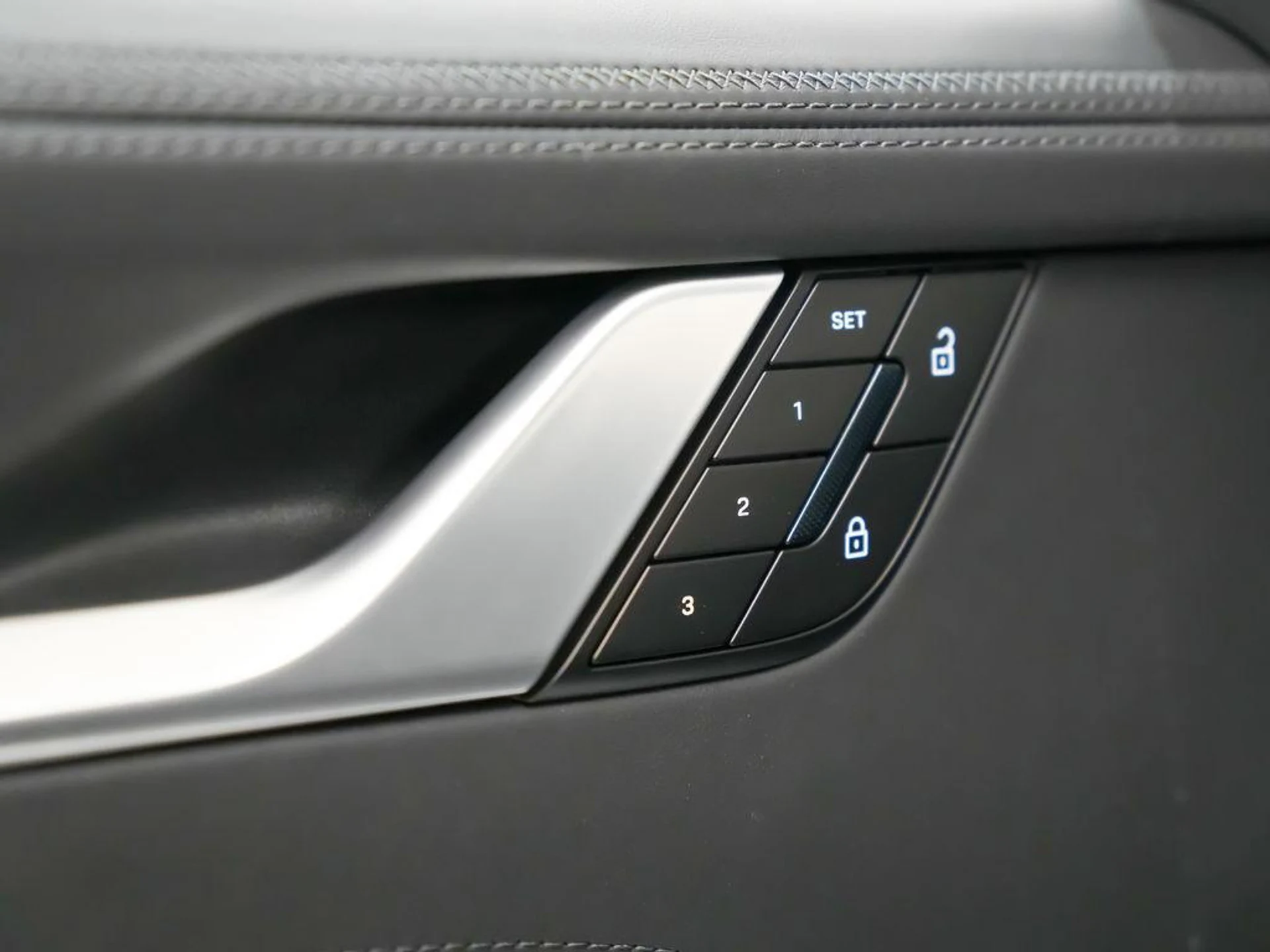 mph017_853059396_w_Y_Grl_O03_G_Vm_Dir_Vxmz_H_Xf_Dz_J2_NI_695f761cc2