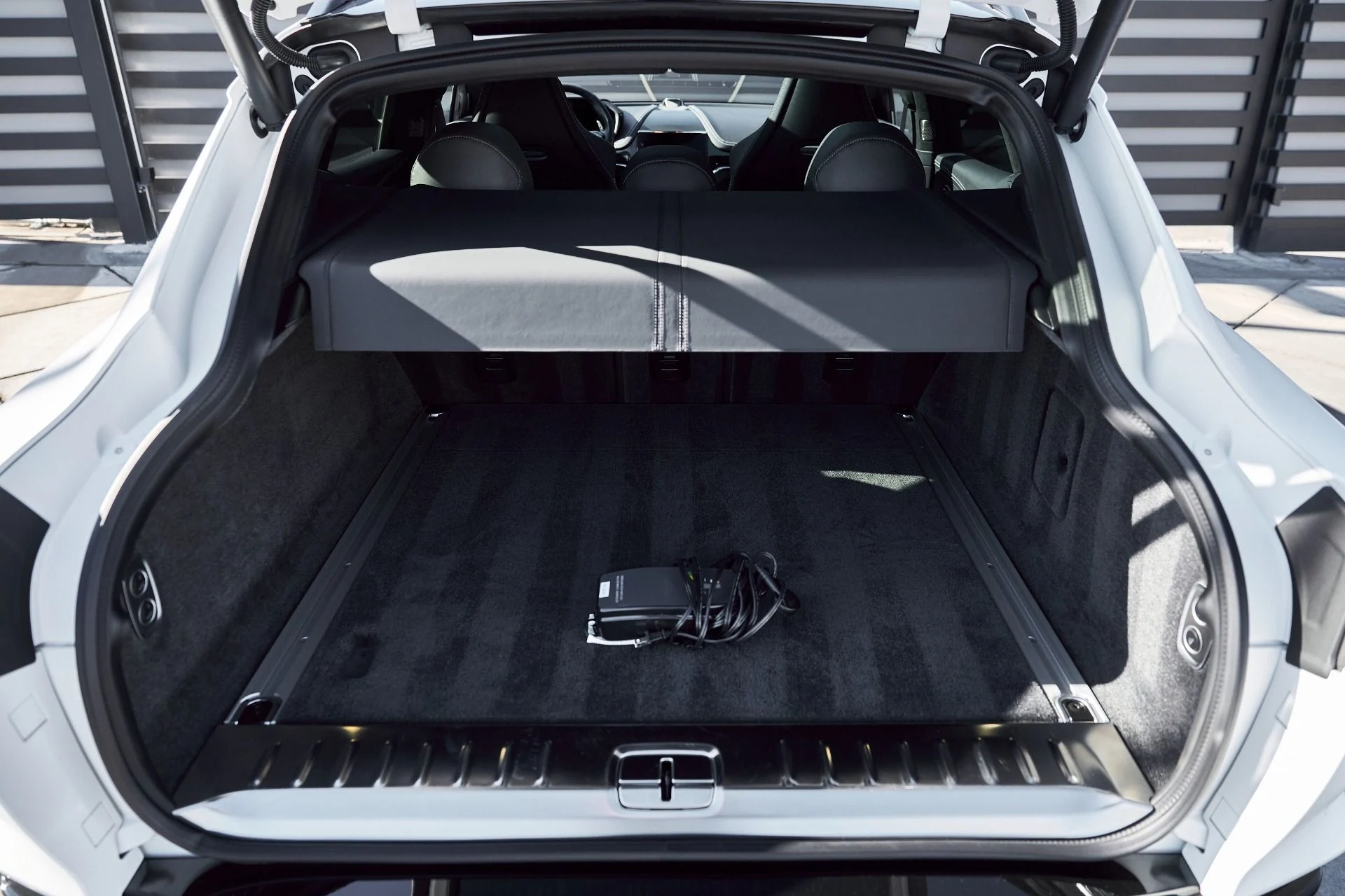 mph017_860873389_Used_2025_Aston_Martin_DBX_707_1767063150_d3adac2df0