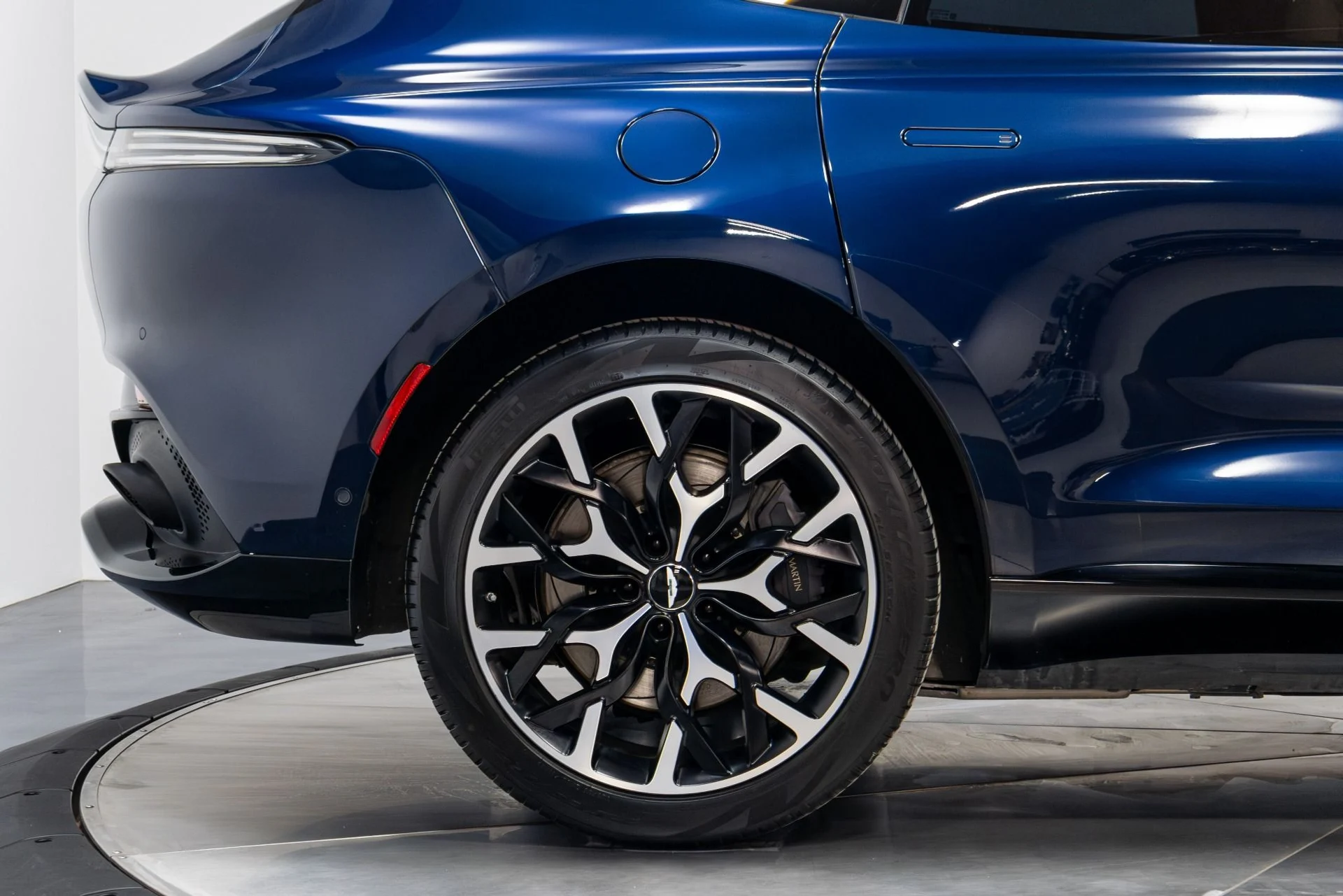 mph017_861164744_Used_2021_Aston_Martin_DBX_1770088523_6efa2ff0eb