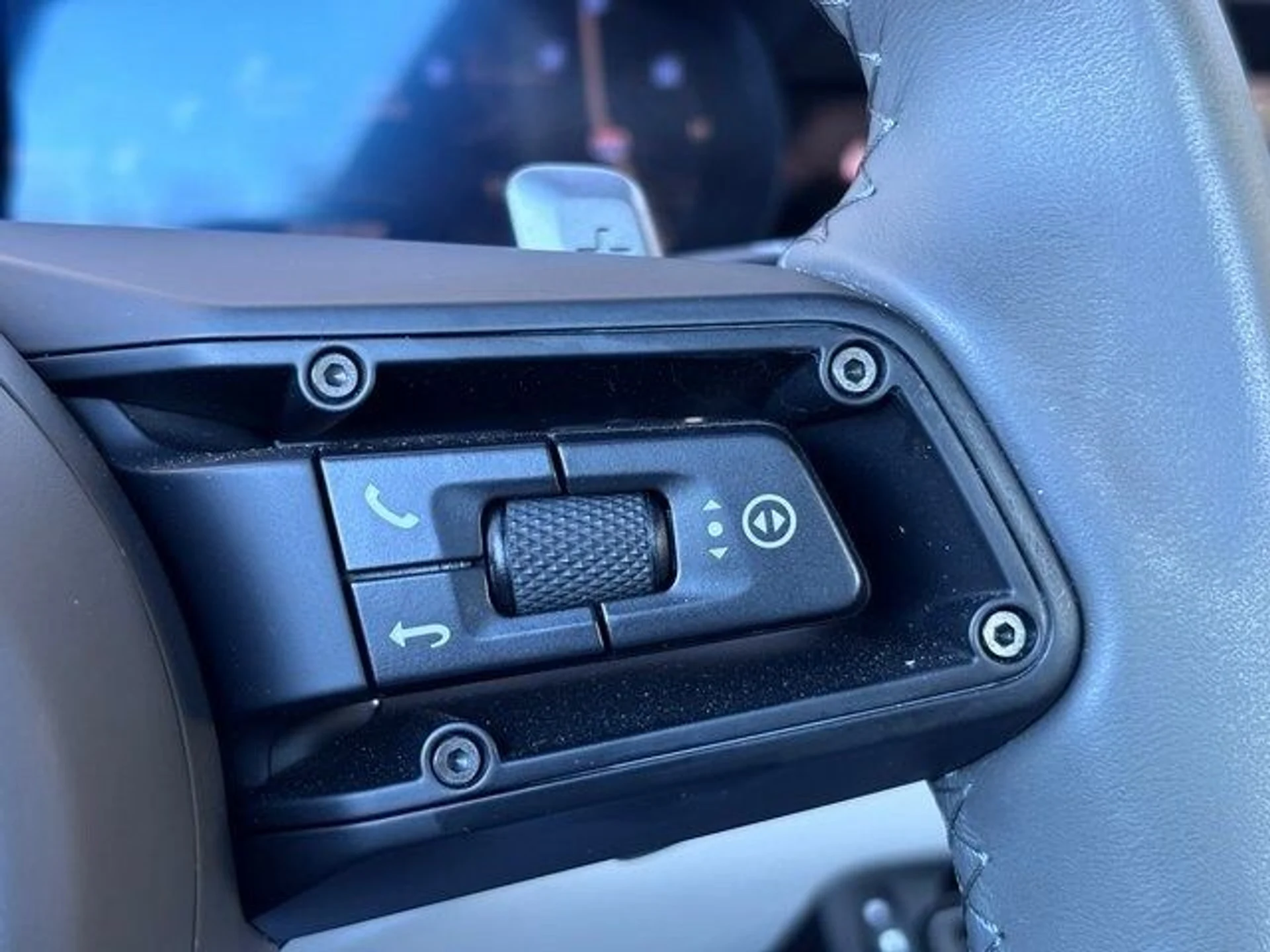 mph017_865834023_2c944e104bba186e5b7776e5d353529ax_7b0652971e