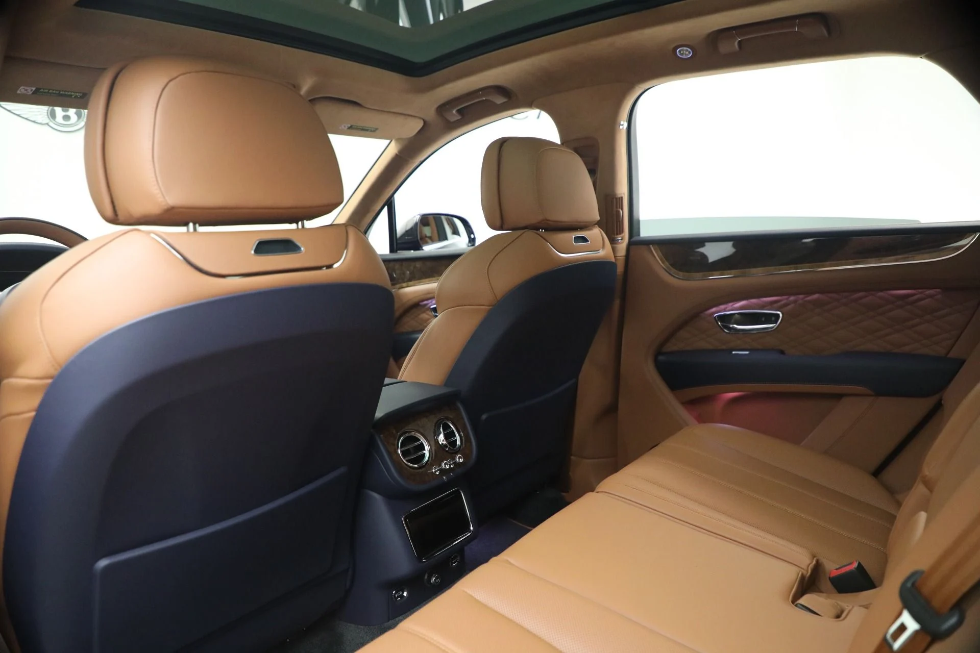 mph017_882770040_New_2026_Bentley_Bentayga_Azure_V8_1781035645_eb58907768