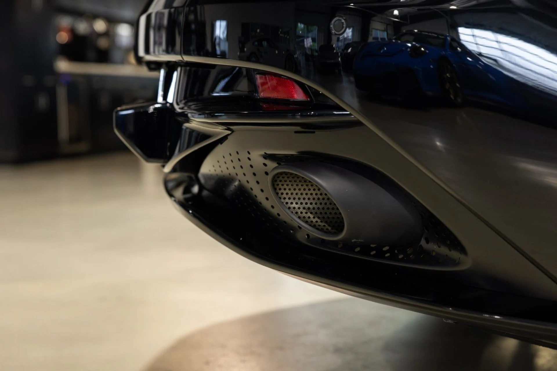 mph017_884208546_6_A_996a39b795