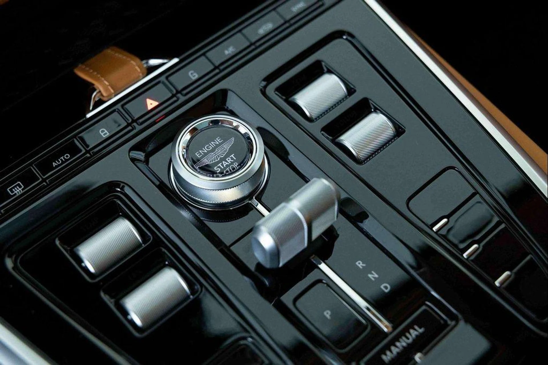 mph017_884747061_p_T9tvpz_W_Kl8_PR_9_Sveu0_Hc_P_Titc_U_67efa827e3