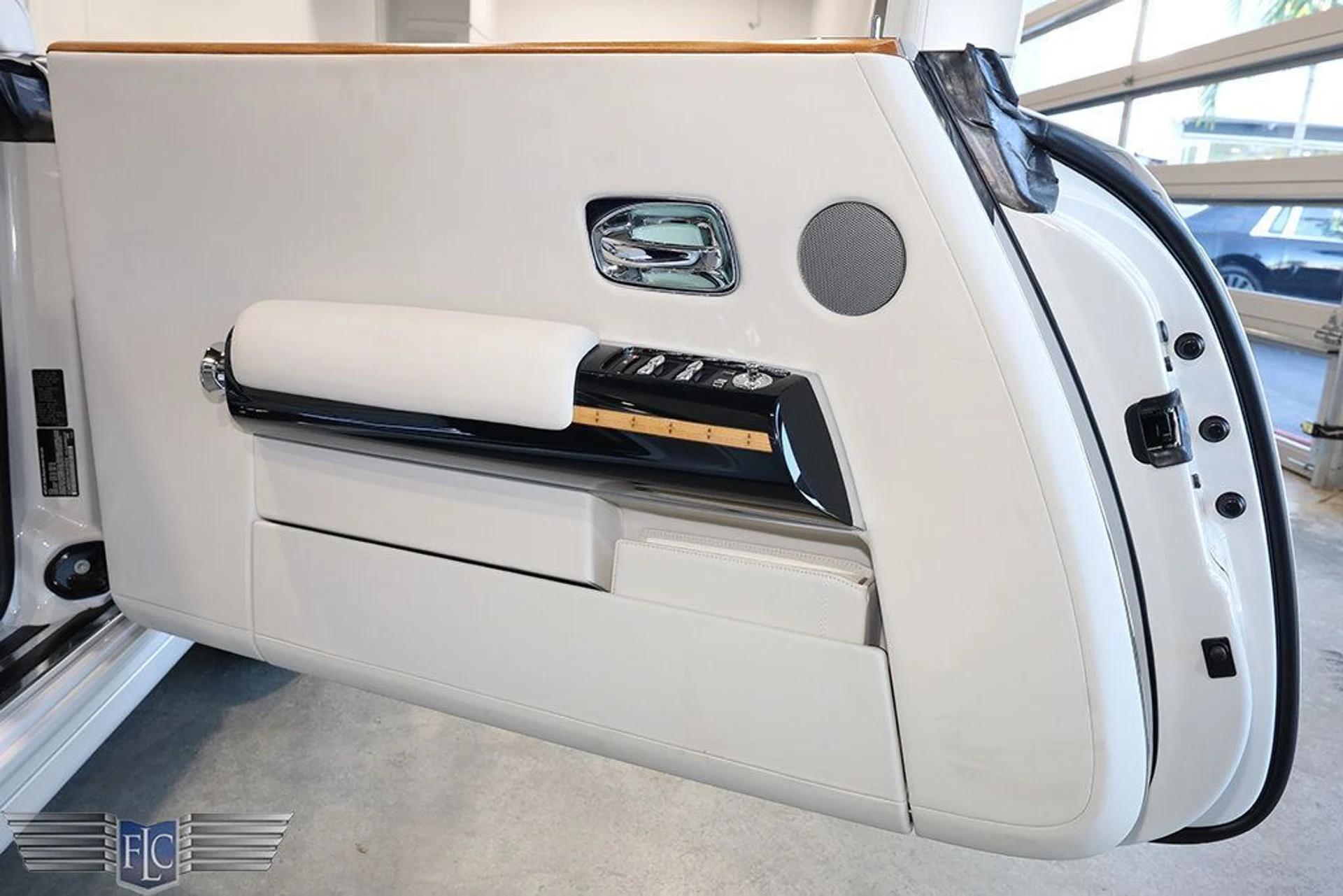 mph017_892260257_used_2017_rolls_royce_phantom_dropheadcoupe_9689_22945304_18_1024_5b199a4d6d