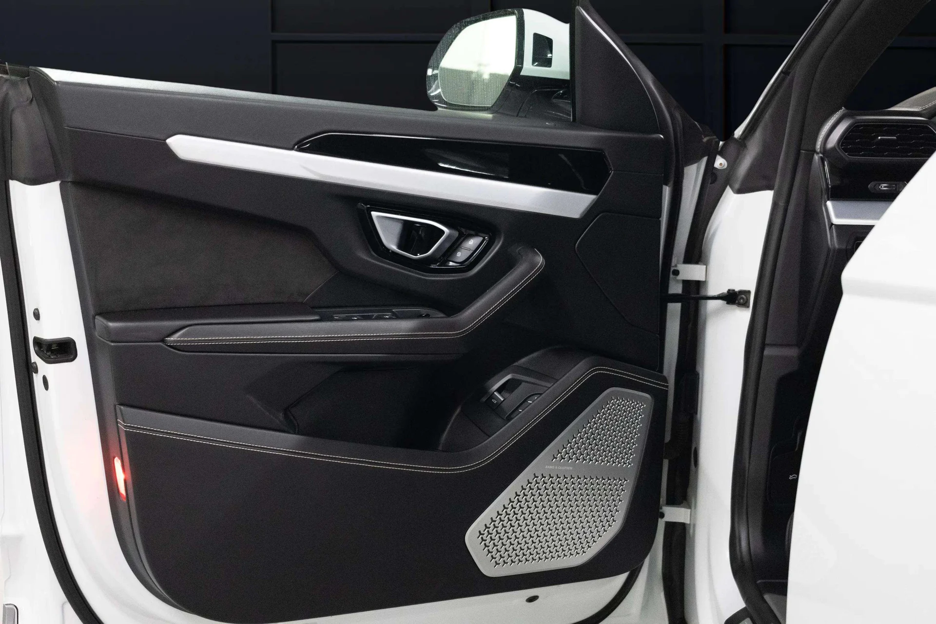 mph017_893581138_6c40310c_e2c4_43dc_ace1_52b55d9f44ac_202120_Lamborghini20_Urus2028_ZPBCA_1_ZL_3_MLA_1510329_18_edd6ad97f7