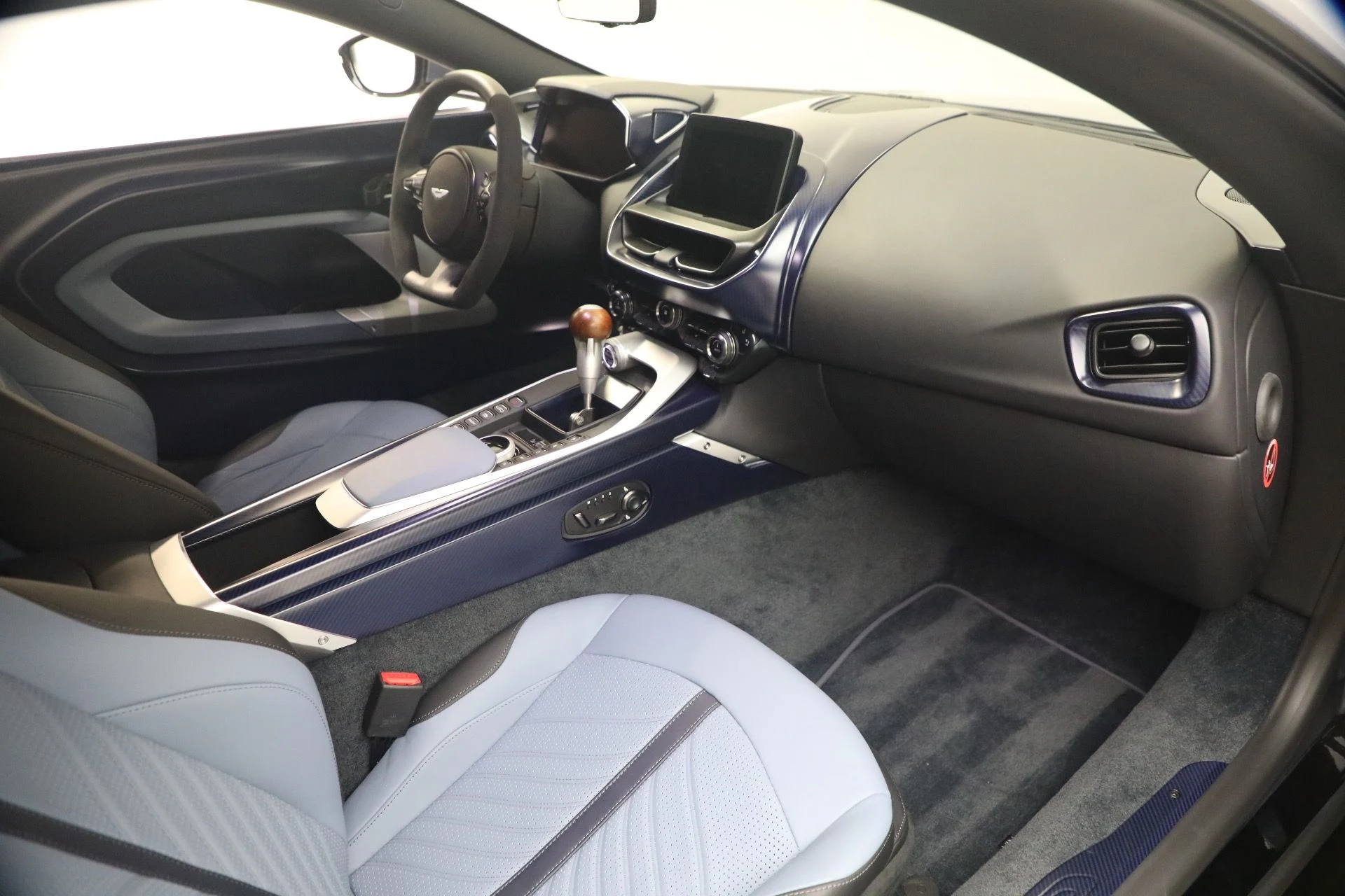 mph017_893998470_Used_2024_Aston_Martin_Valour_1785599767_bfd55a92a2