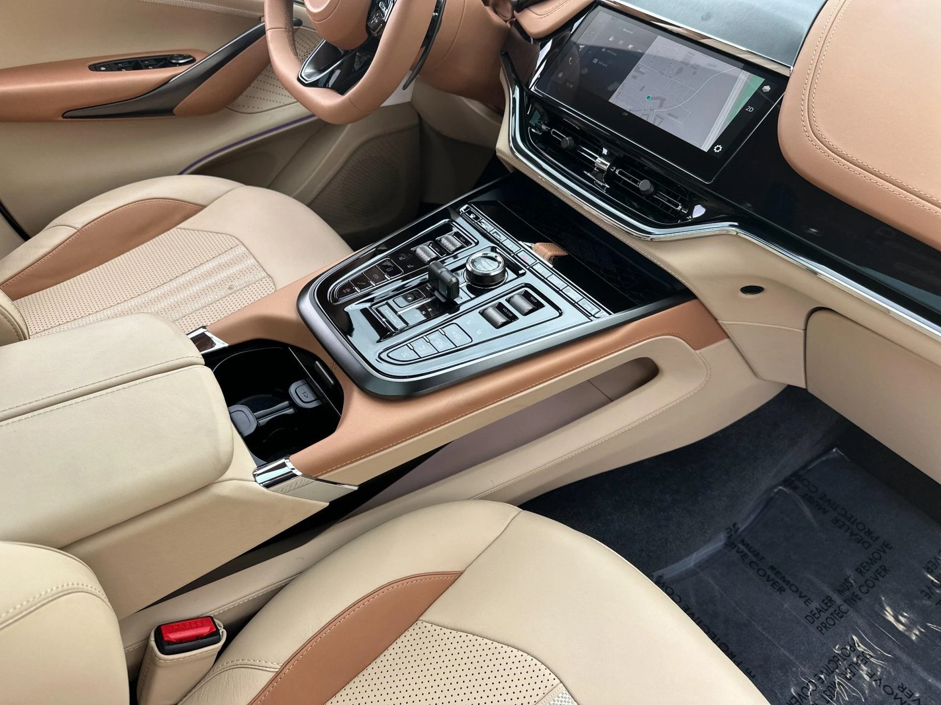 mph017_894777217_New_2025_Aston_Martin_DBX_707_1759500539_34f8c45963