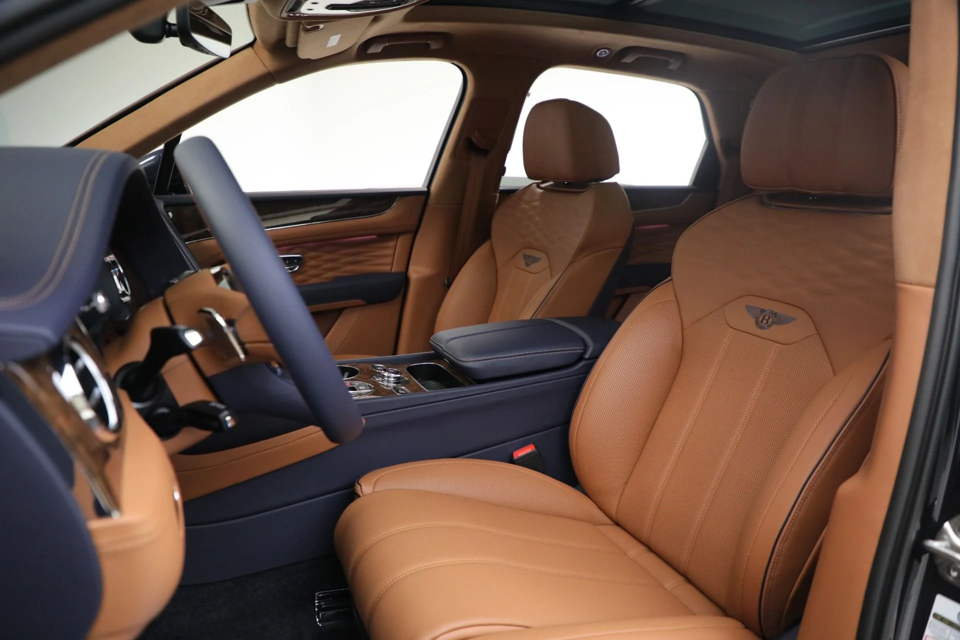 mph017_897936607_New_2025_Bentley_Bentayga_Azure_V8_1762363264_06f5d29499