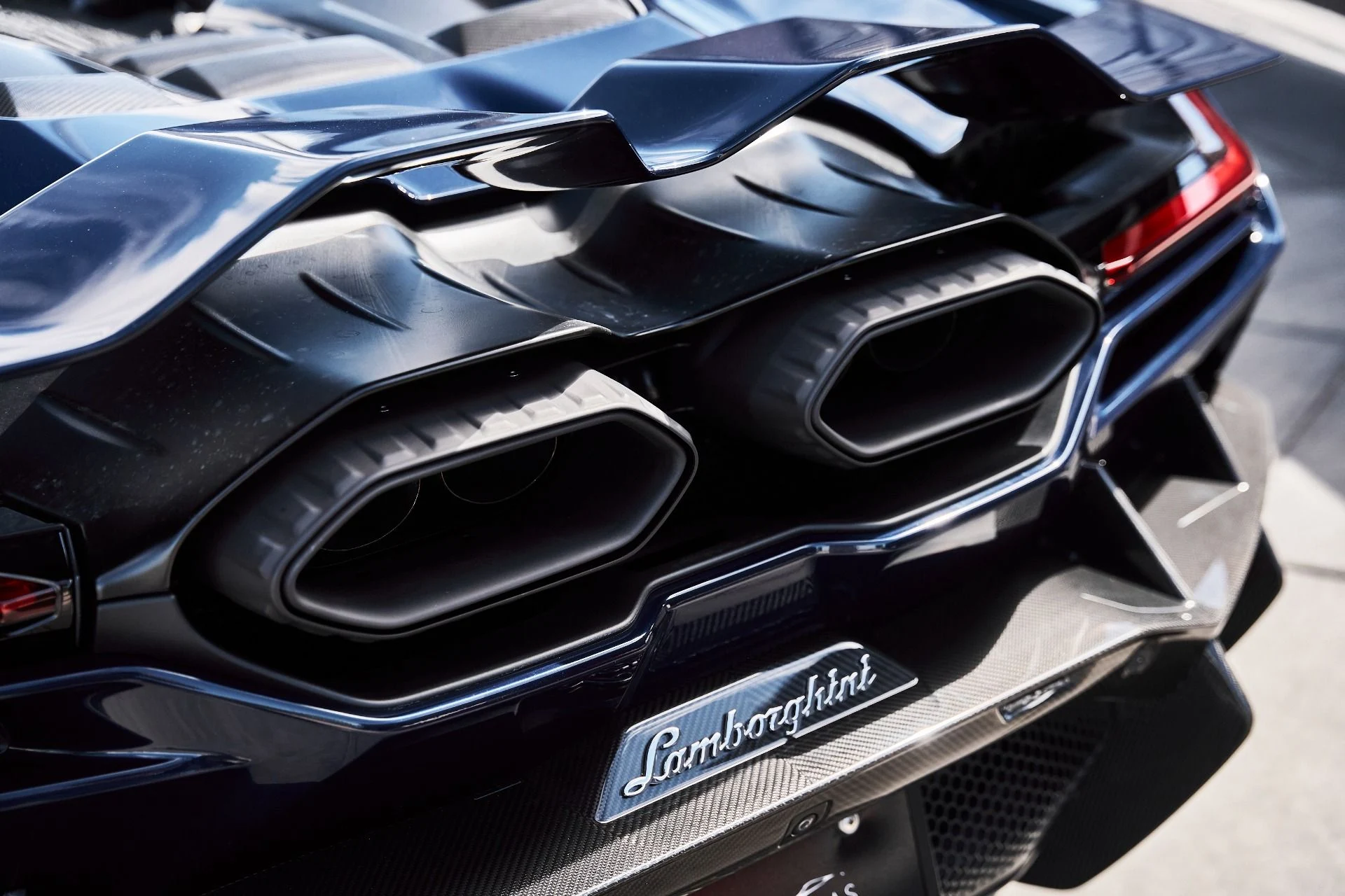 mph017_899738117_Used_2025_Lamborghini_Revuelto_Base_1777078070_0f9aeec81c