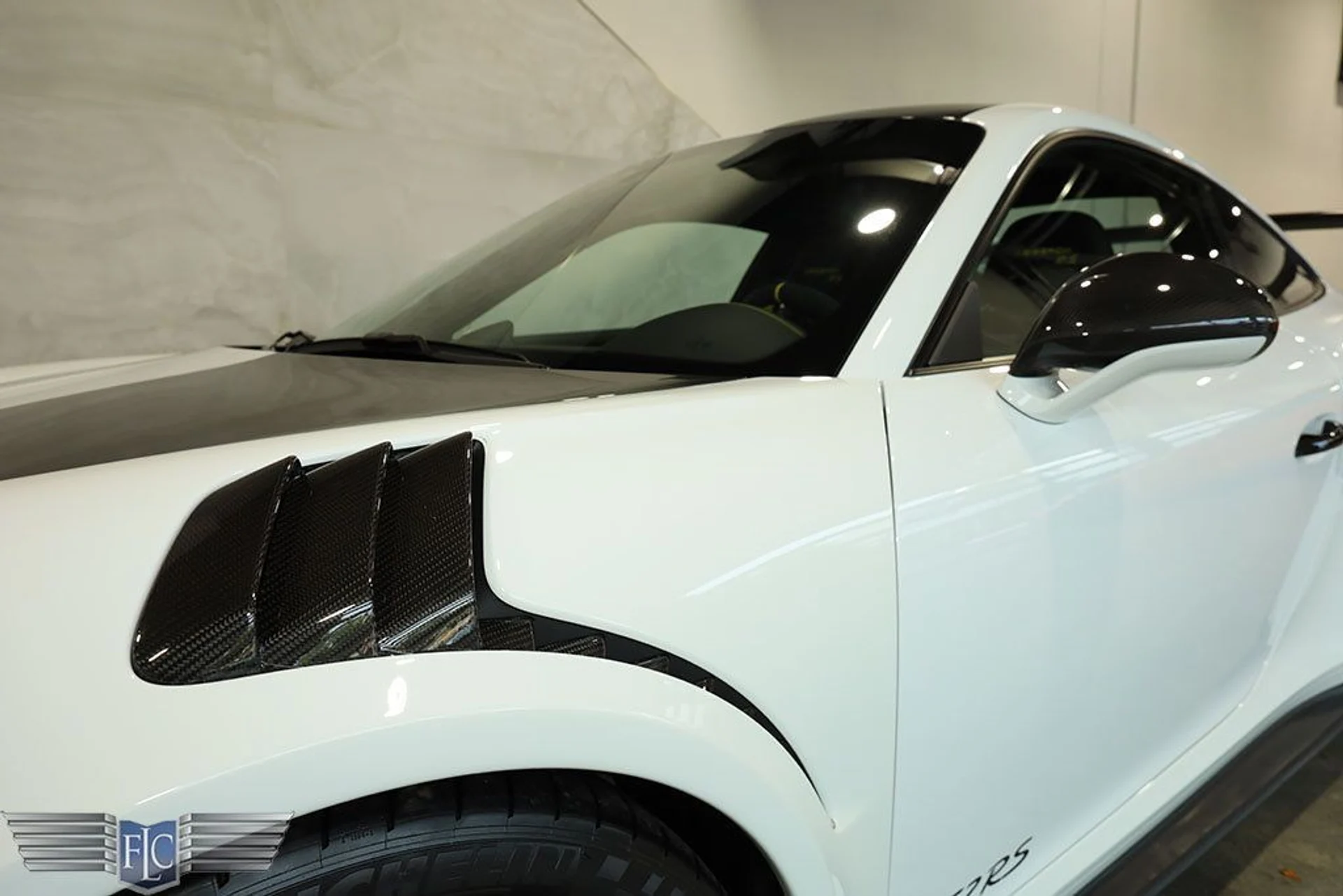 mph017_90457756_used_2018_porsche_911_gt2rs_9689_22985277_18_1024_595f8e5118