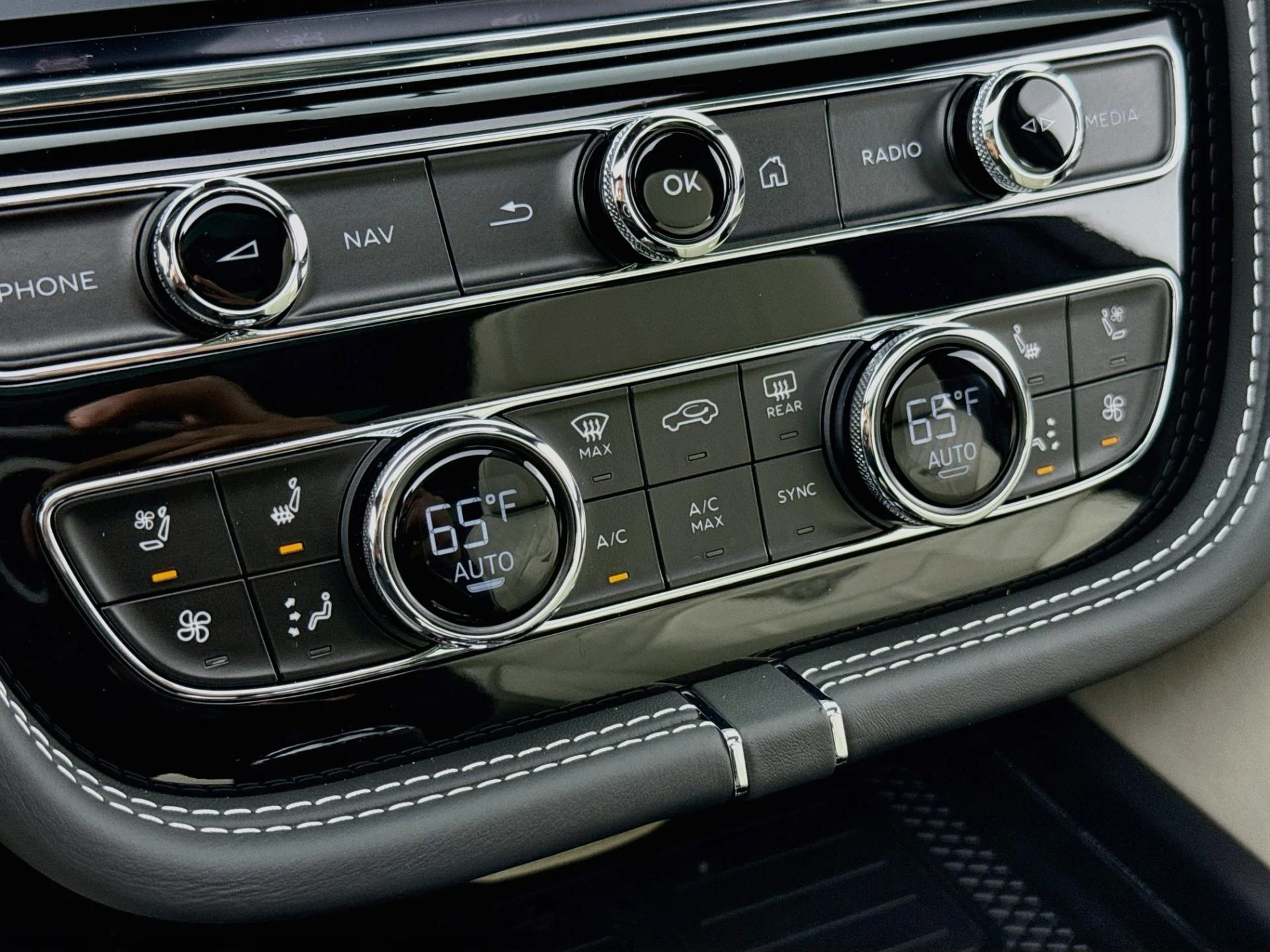 mph017_906079624_Used_2023_Bentley_Bentayga_S_V8_1791232601_13bd57339b