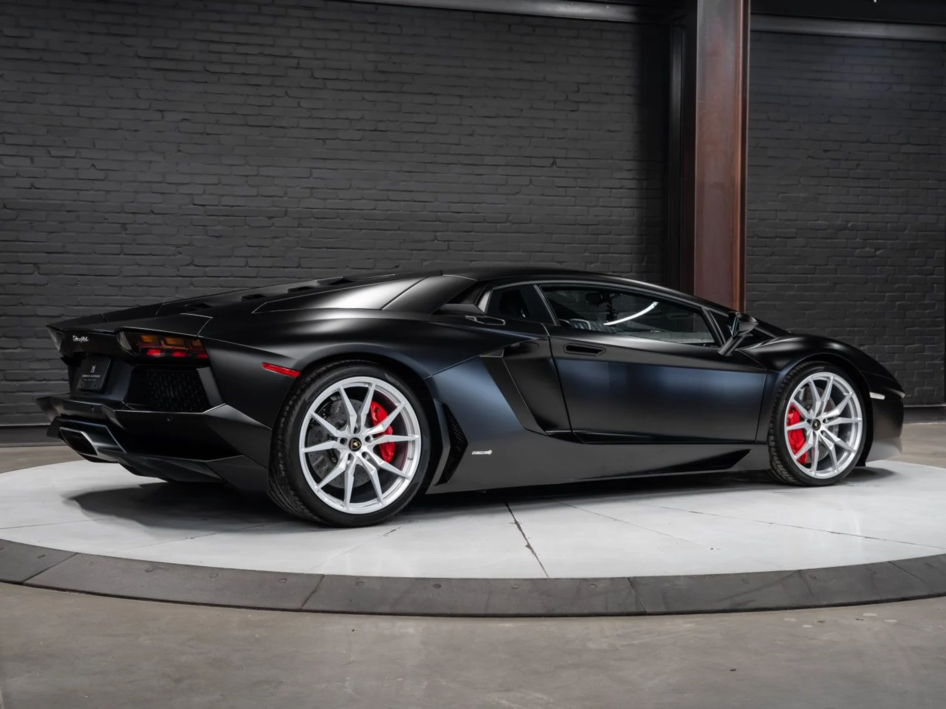 mph017_908834057_lamborghini_aventador_2017_e15d0d20c9