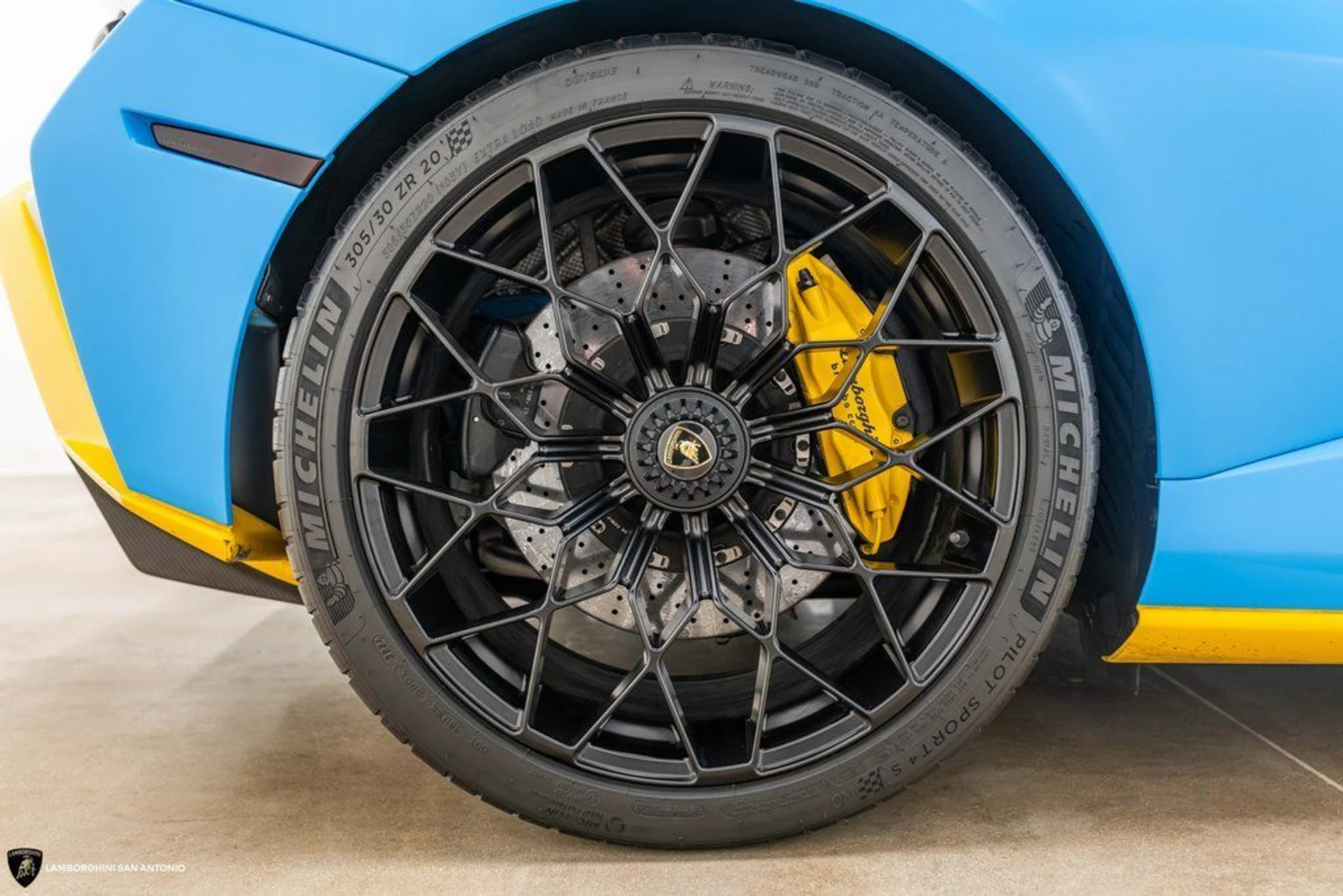 mph017_910931514_efba4334c6f5a4ff78159184371ca13bx_7d7771e491