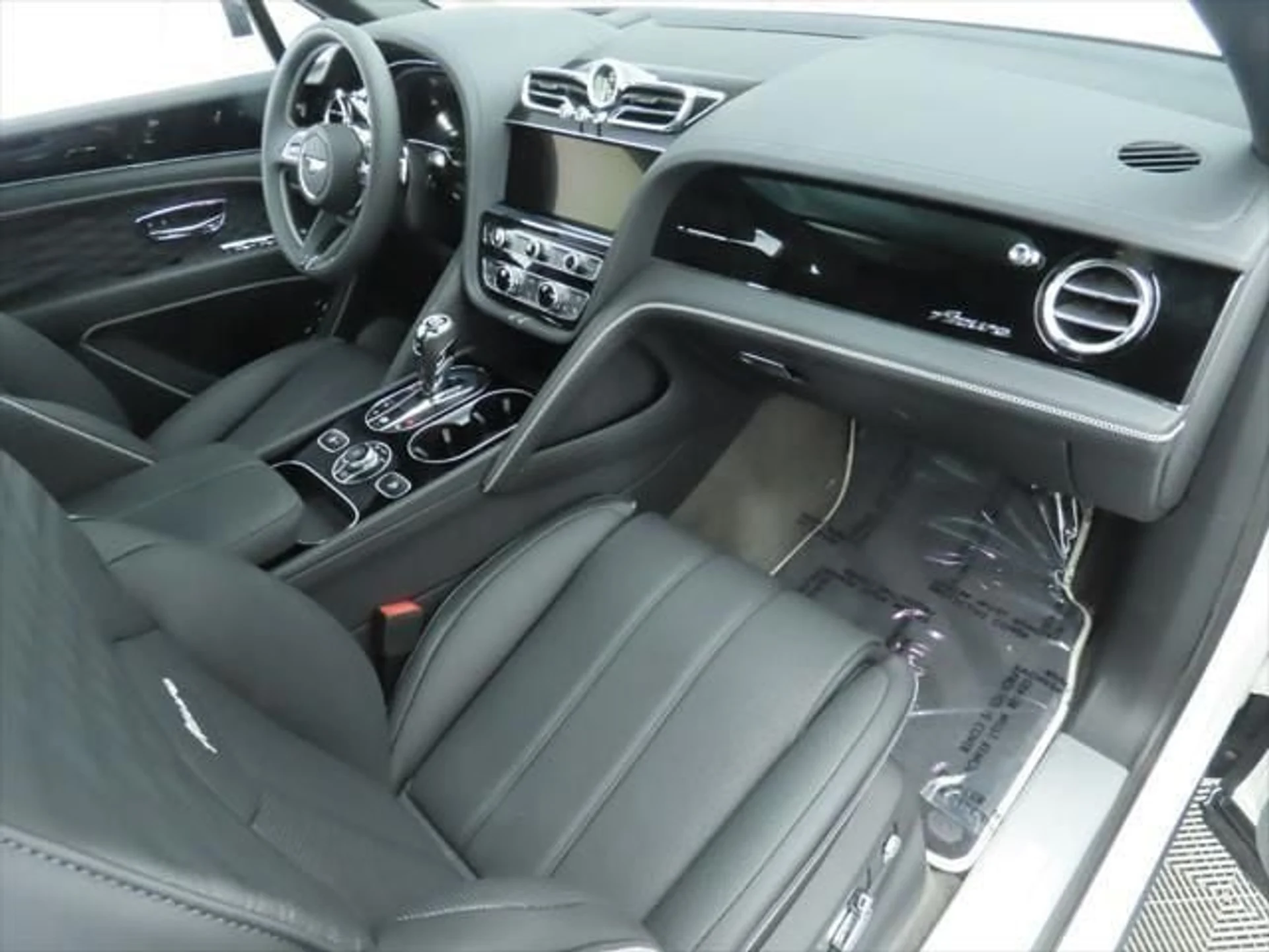 mph017_911465110_new_2025_bentley_bentayga_8119_22803697_18_640_ddd0fa0e3d