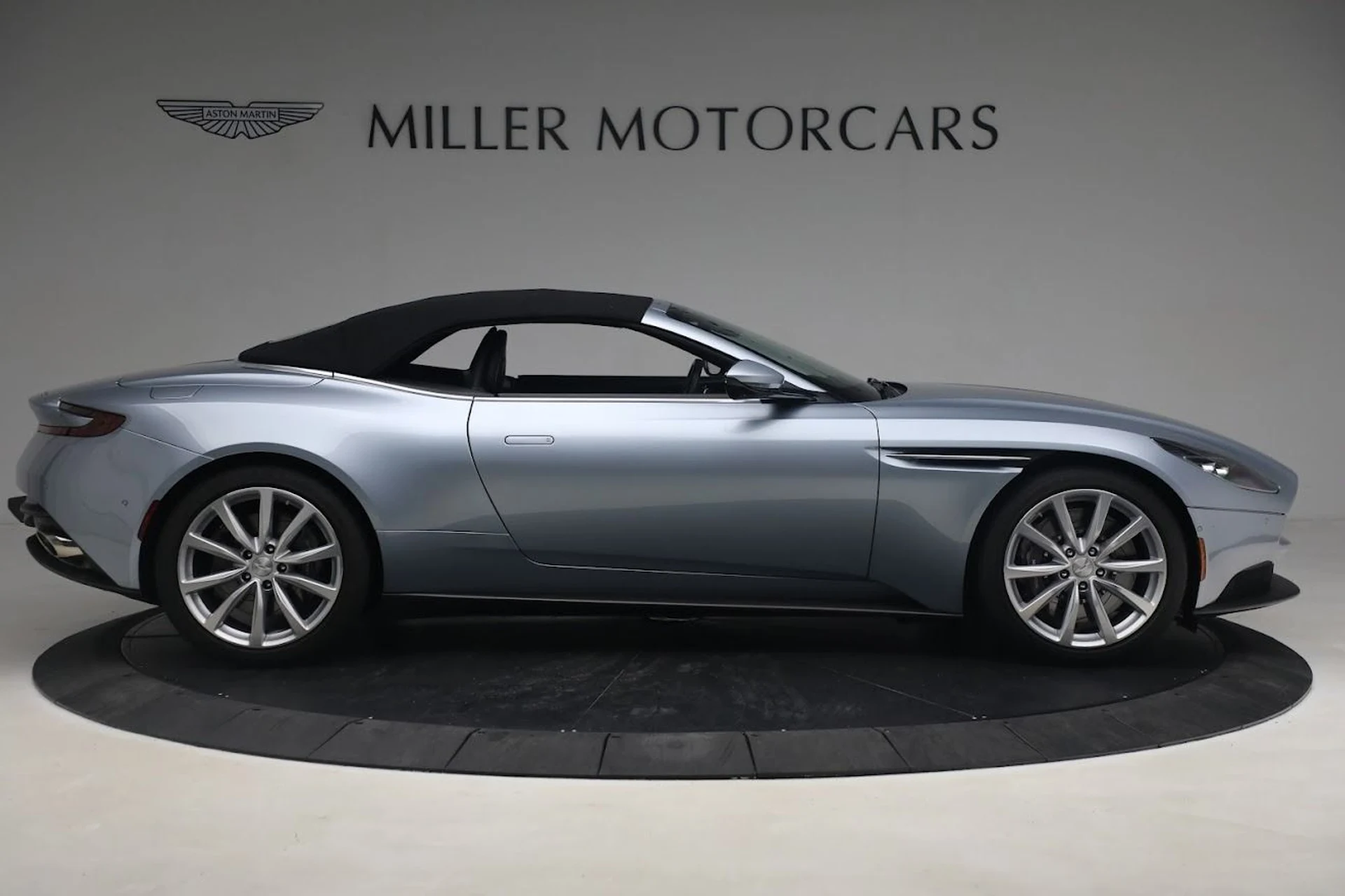 mph017_928944918_Used_2019_Aston_Martin_DB_11_Volante_c47b619693