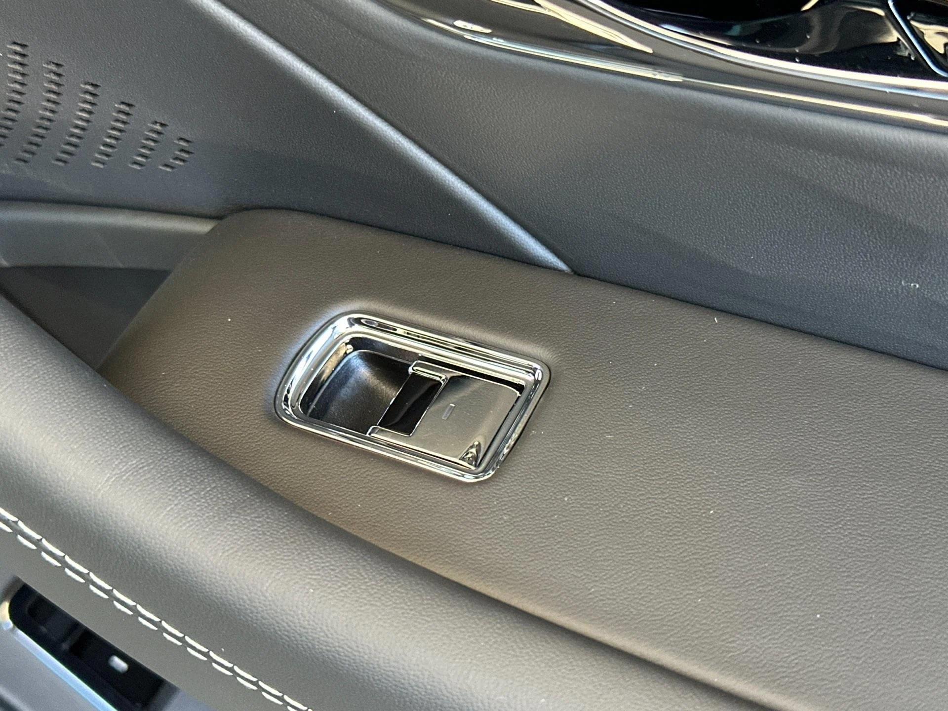 mph017_931853734_New_2025_Bentley_Flying_Spur_Speed_1760604017_c054666b50