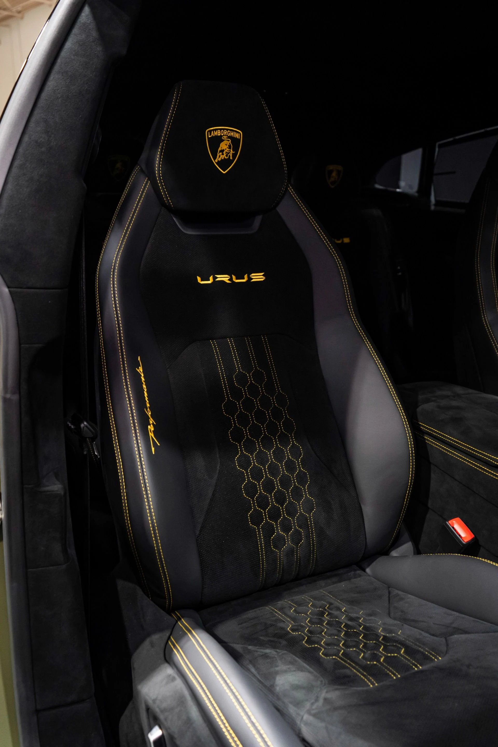 mph017_932141312_Used_2023_Lamborghini_Urus_Performante_FACTORY_MATTE_322297_MSRP_1764030999_e2673fdc7e