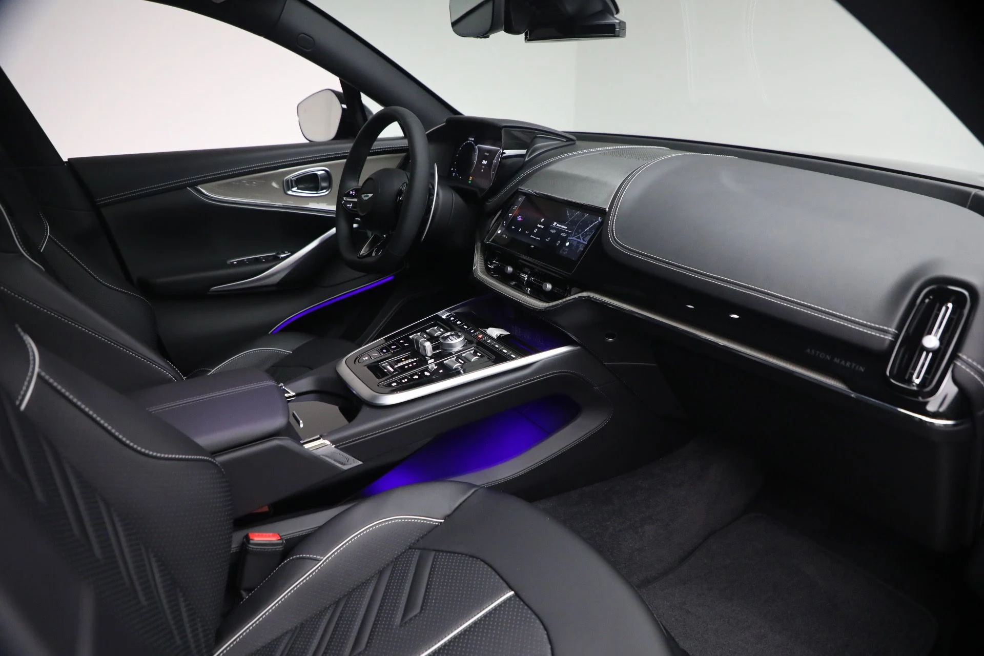 mph017_933917350_New_2026_Aston_Martin_DBX_S_1767984157_f1e8a319b4