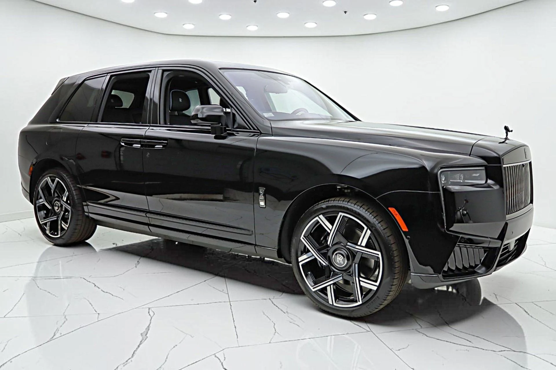mph017_939986238_New_2027_Rolls_Royce_Black_Badge_Cullinan_912a395817