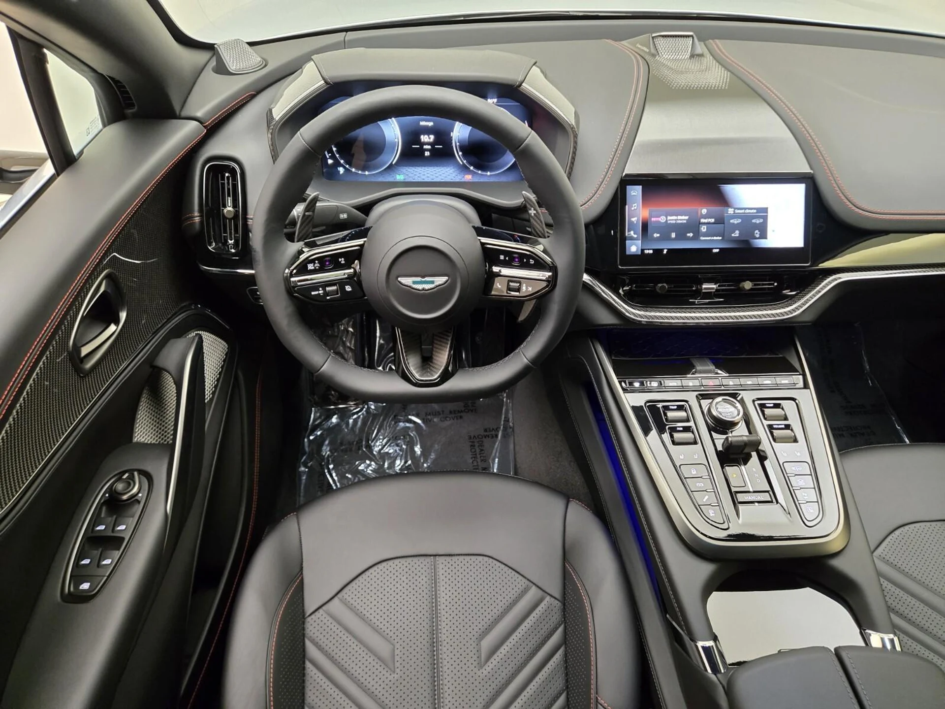 mph017_9404457_New_2026_Aston_Martin_DBX_S_1780637074_15d19a273a