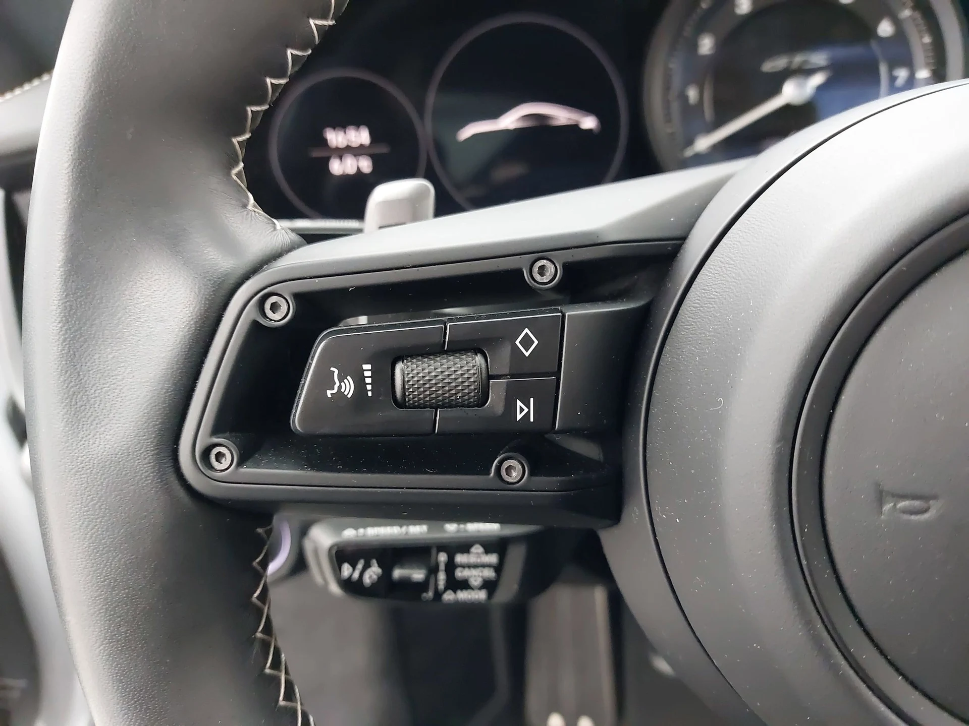 mph017_946832224_dda1643f3d134cc89d56f25dc20a3929x_ad7a6f7482