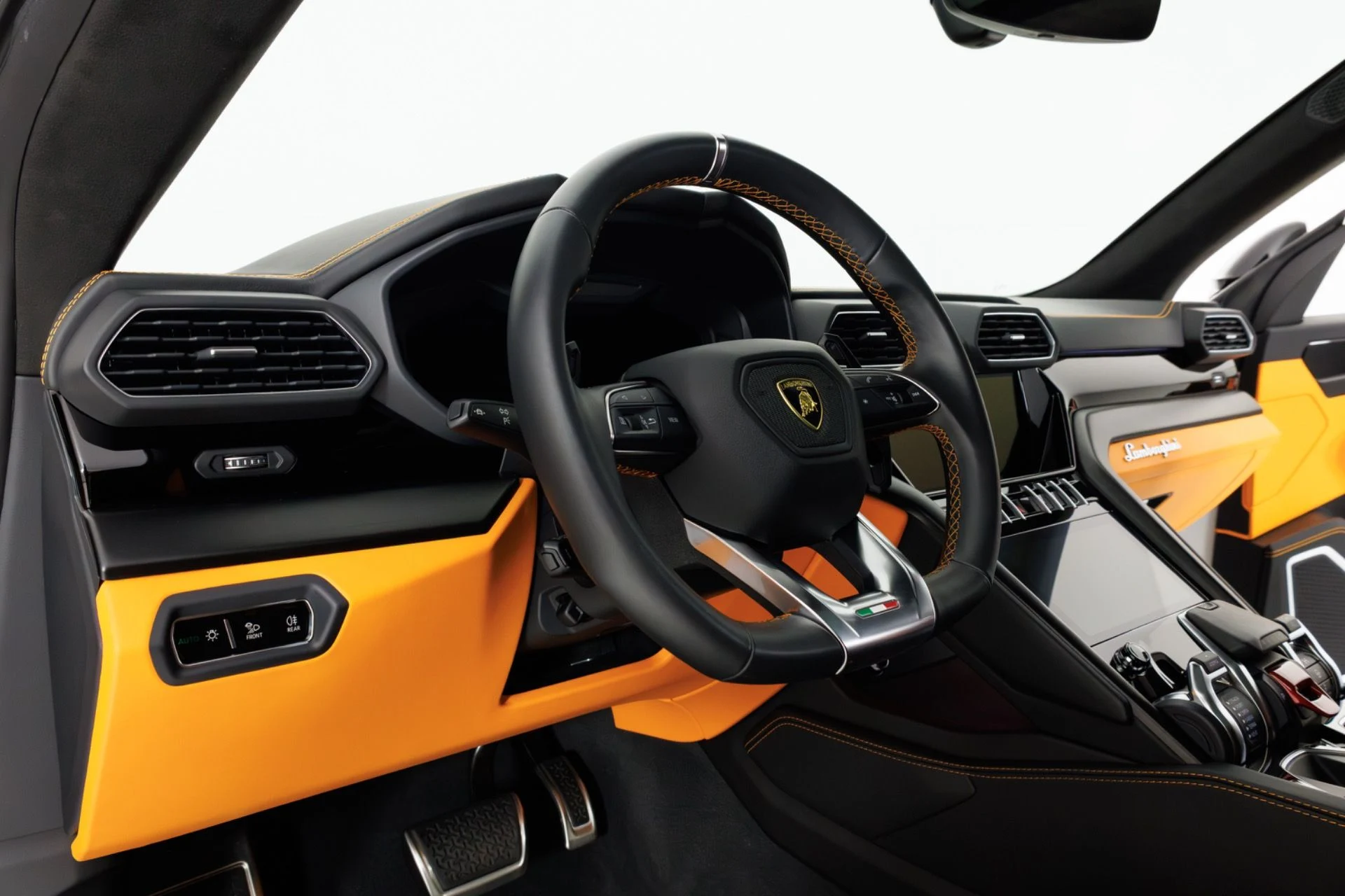 mph017_956166430_Used_2024_Lamborghini_Urus_S_1775674860_f44d15b1f7