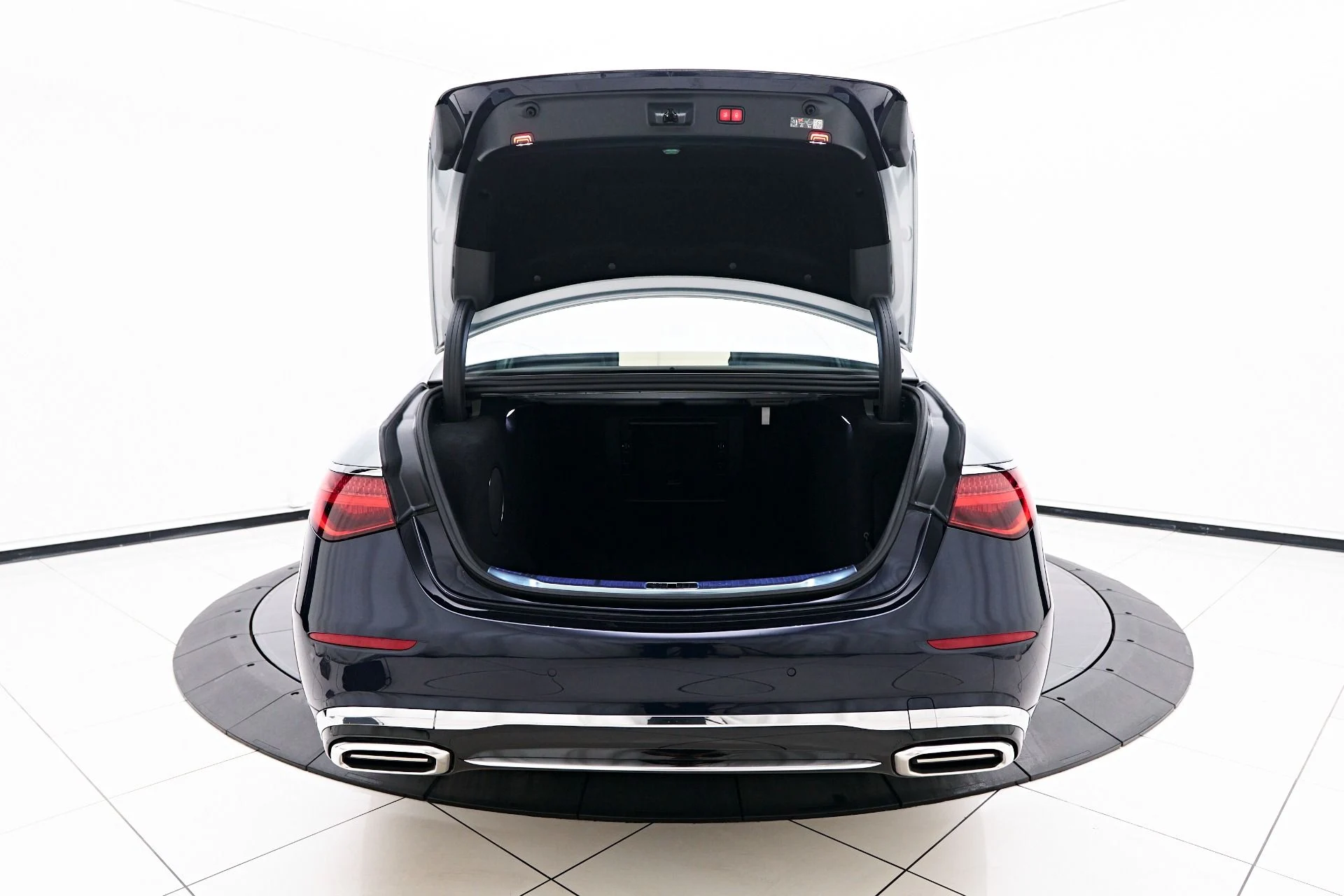 mph017_961907953_Used_2025_Mercedes_Benz_S_Class_Maybach_S_580_1757004241_e7d143c14a