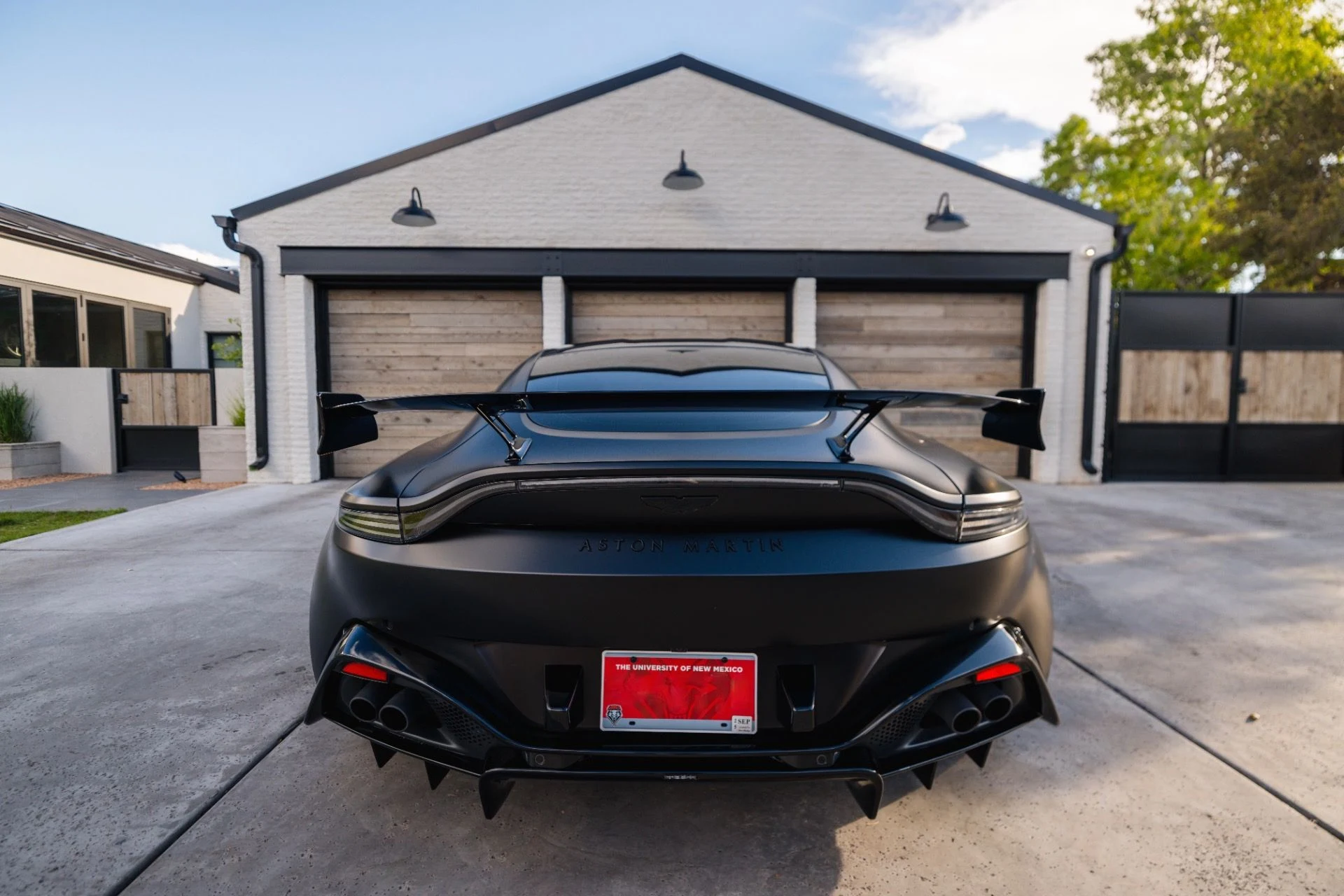 mph017_97339483_Used_2023_Aston_Martin_Vantage_F1_Edition_1715792299_9855940548