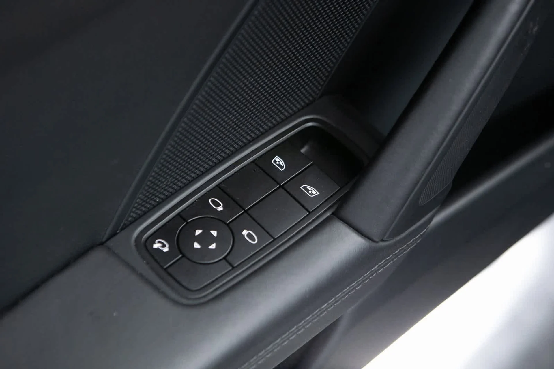 mph017_974581146_d7cdbc58894249cced8bf8091b5cef44x_23a817bad4