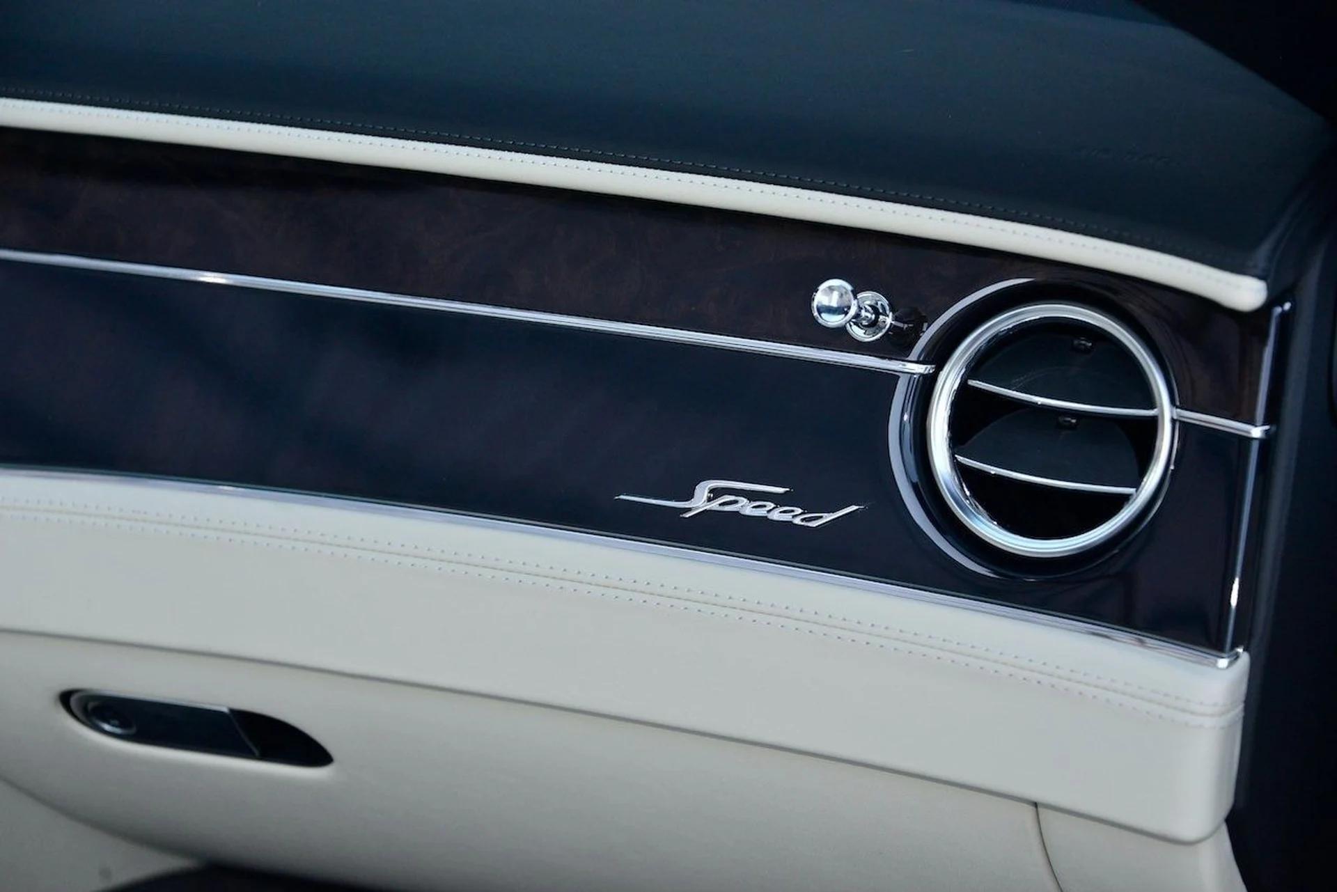 mph017_975292238_1d43ea85fe25d89bd6890806b2c5a507x_e362a01dc7