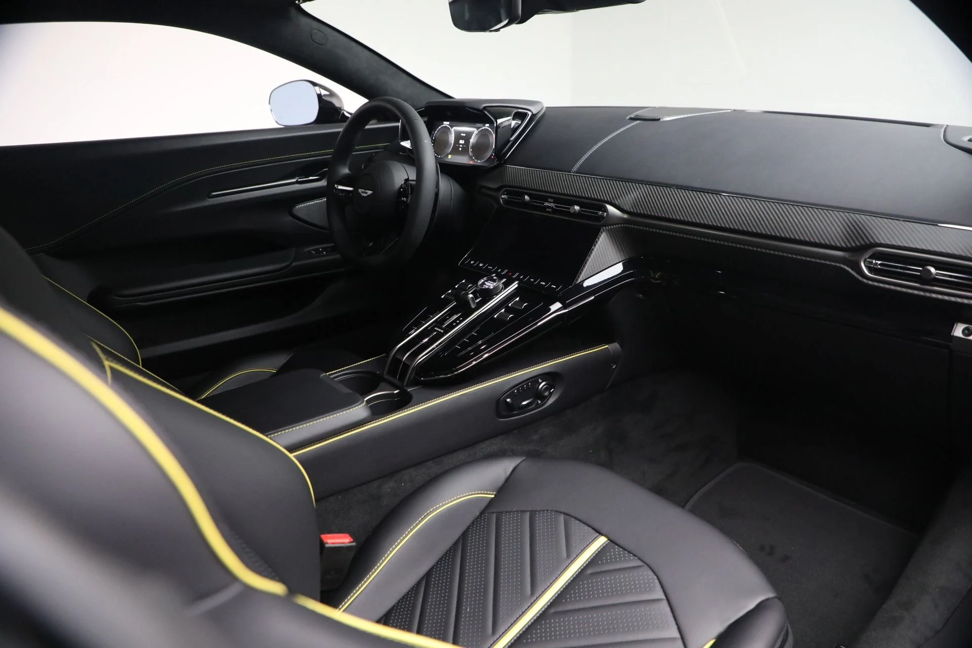 mph017_987140307_New_2026_Aston_Martin_Vantage_S_1766181825_a9de973612