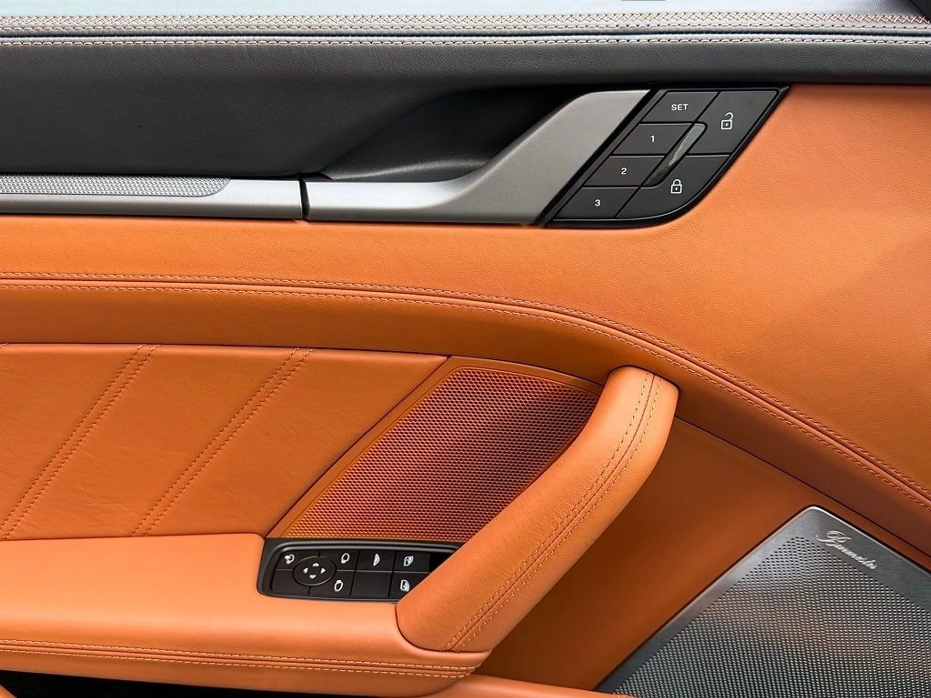 mph017_999989496_3bbb03d4361d61944afa119ad3f9d35dx_cfe4696220