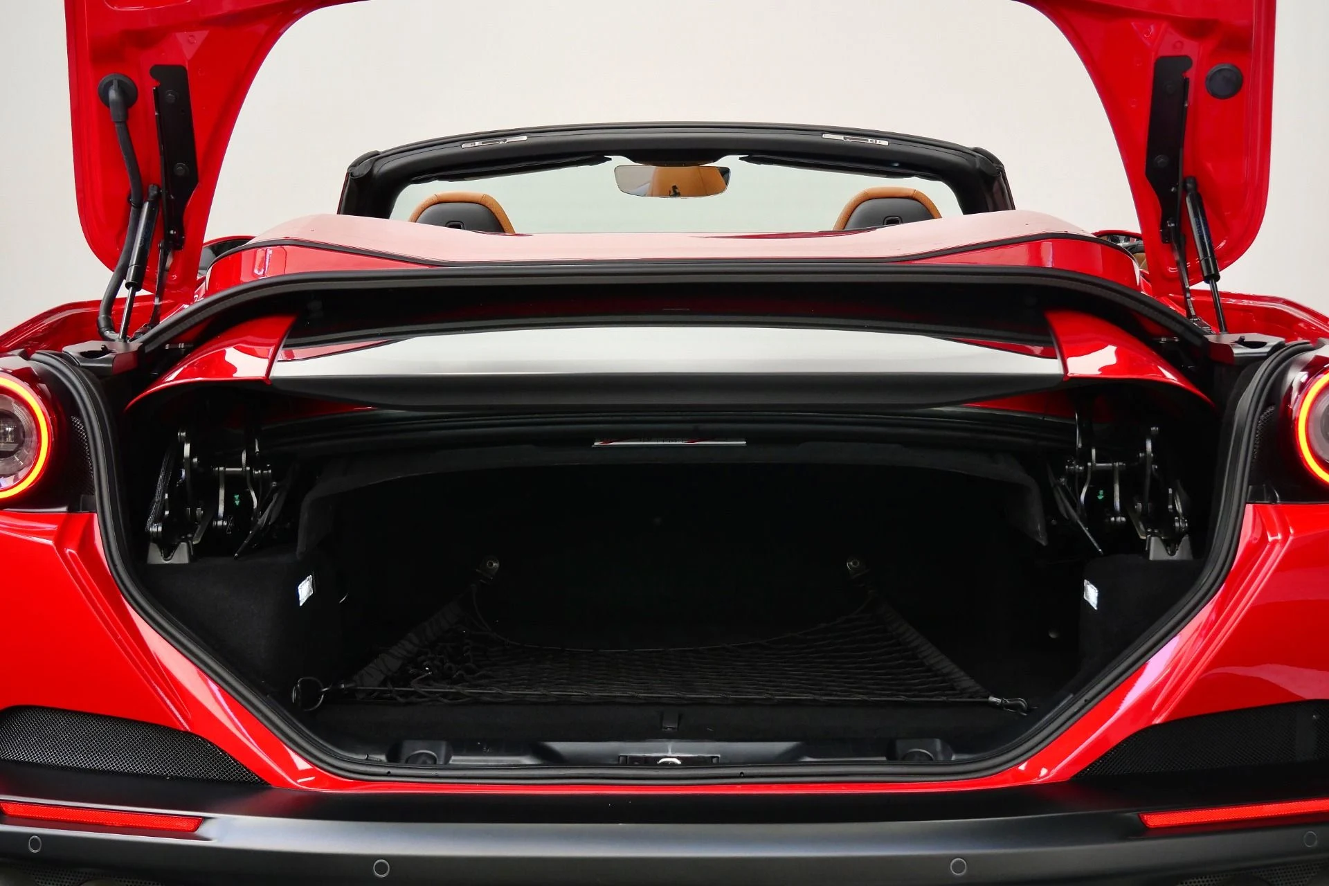 mph018_100027709_Used_2019_Ferrari_Portofino_Daytona_Seats_High_Power_Hi_Fi_Carbon_Fiber_and_Leather_Steering_Wheel_1775750946_06928ff1bd