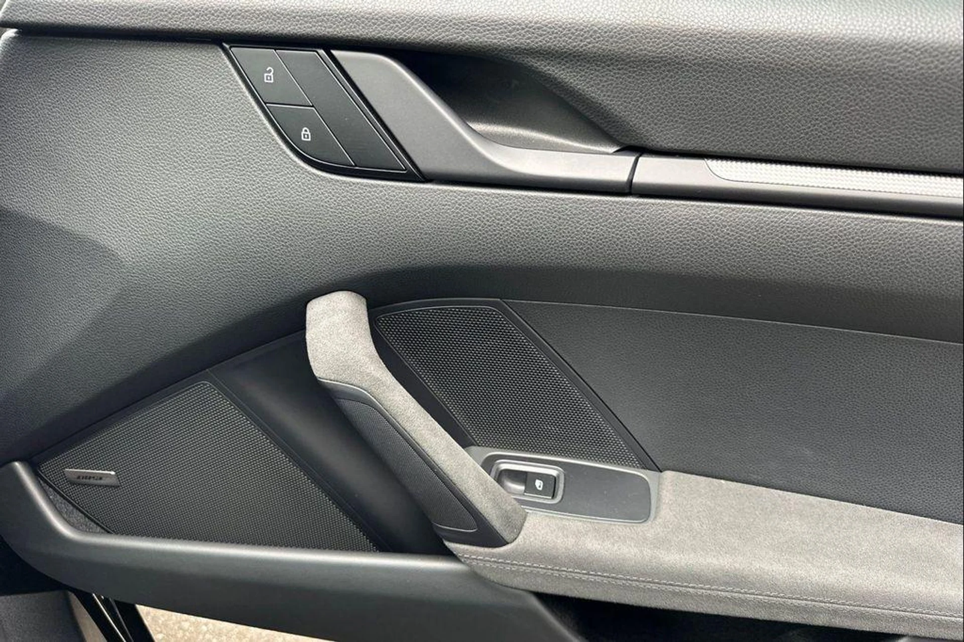 mph018_1001223311_p7yii_Xn_MV_1_V1r_K_g7_Jm30pev378_e409f659c3