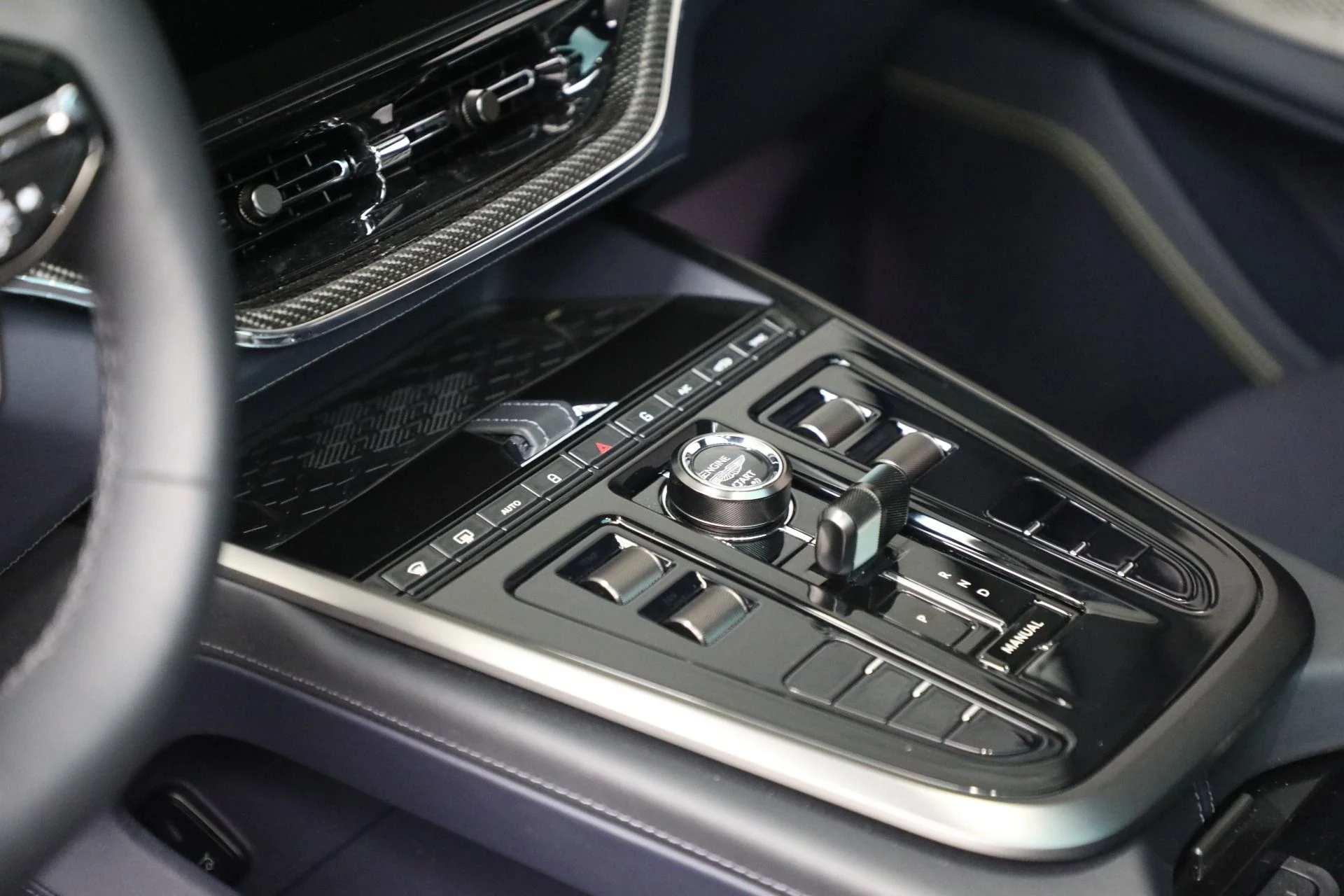 mph018_1006652844_New_2025_Aston_Martin_DBX_707_707_6c977d867f