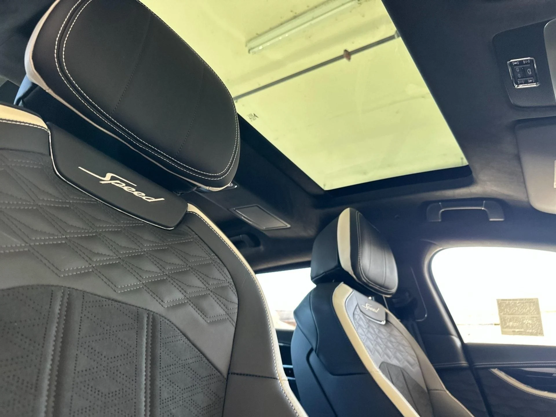 mph018_1007947418_New_2025_Bentley_Flying_Spur_Speed_1760604017_c1fe37db4b