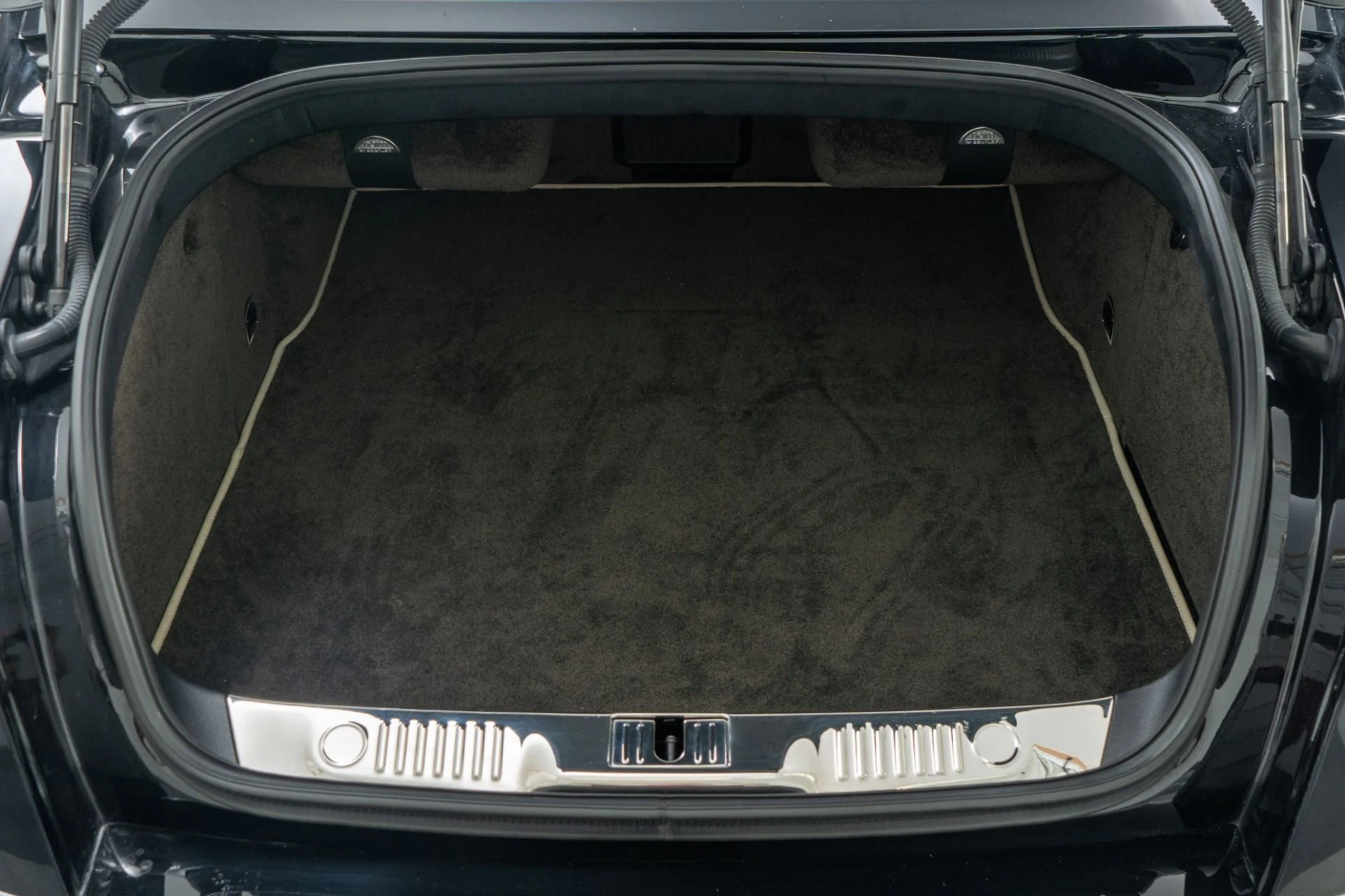 mph018_1008306600_Used_2015_Bentley_Flying_Spur_V8_1757017616_d2b2116334