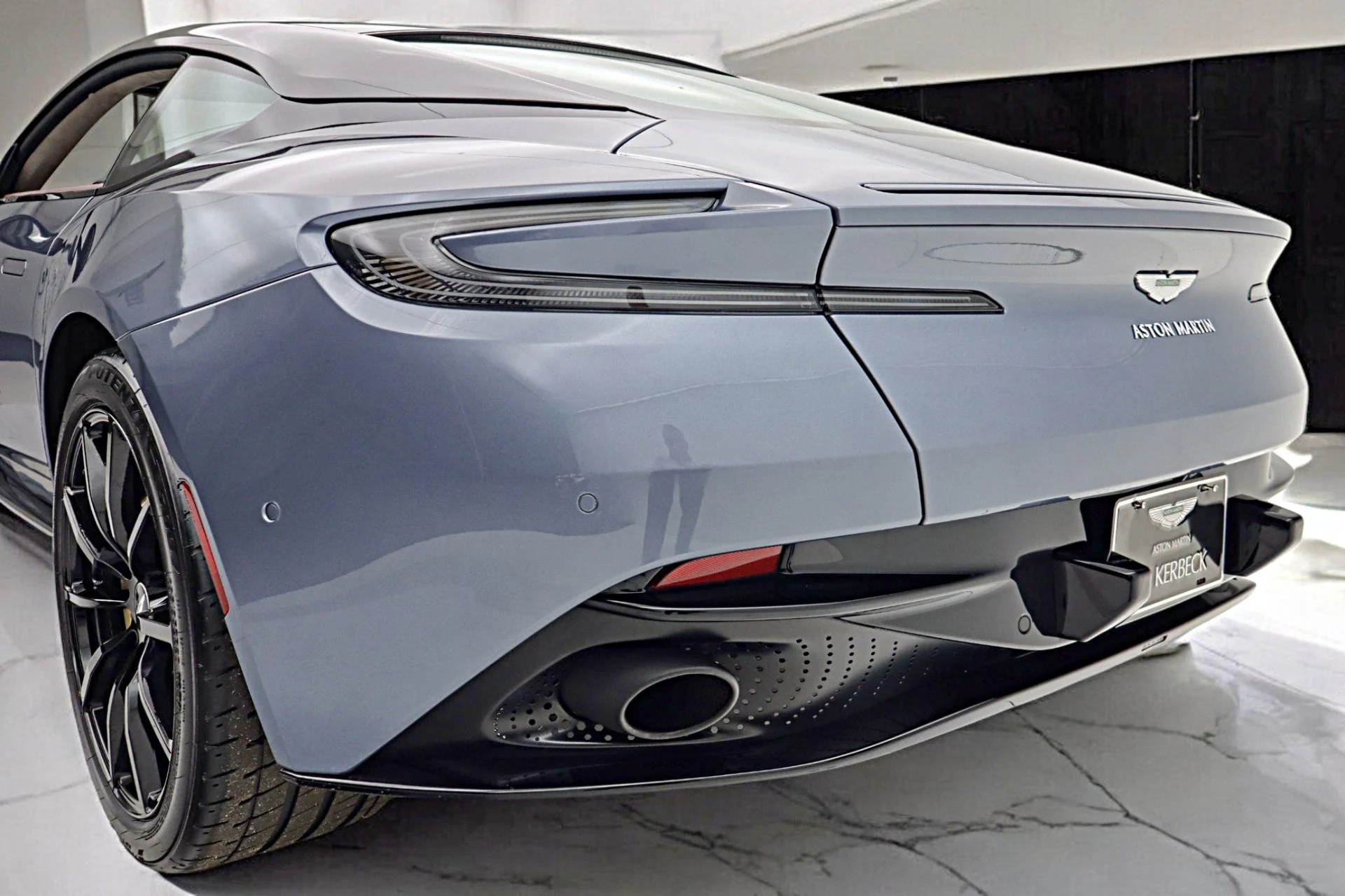 mph018_1010173245_Used_2020_Aston_Martin_DB_11_AMR_2d806e0300