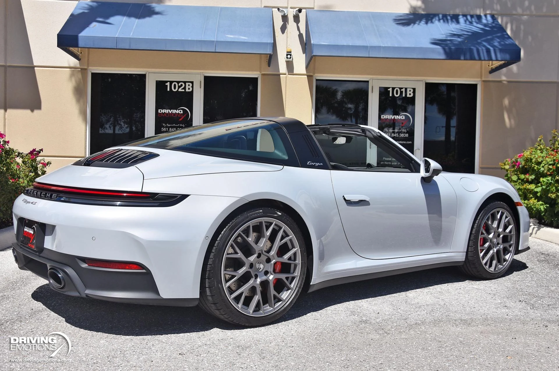 mph018_1015842920_898_p19_l_54467bf4e7