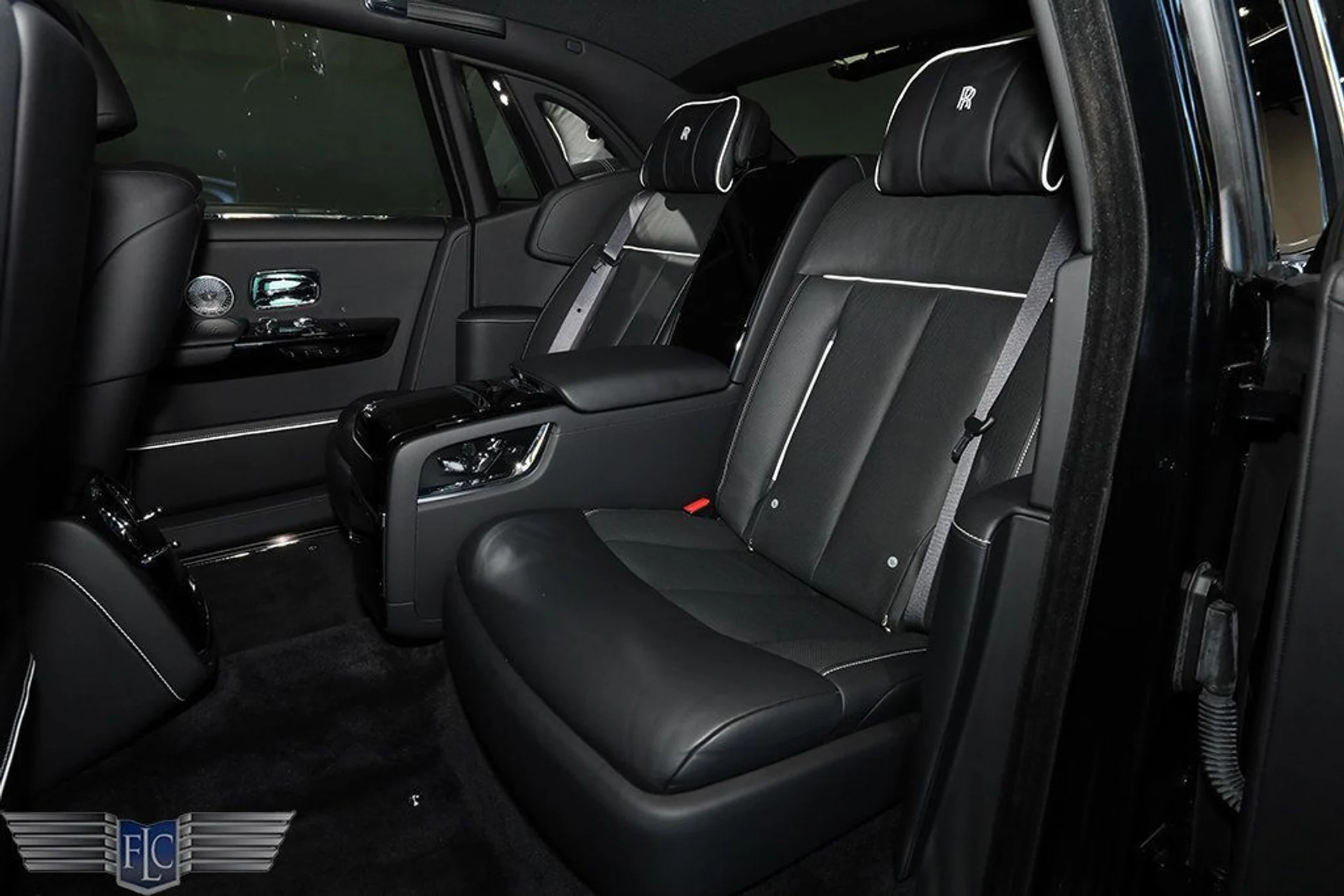 mph018_1021913228_used_2022_rolls_royce_phantom_sedan_9689_23002313_19_1024_9c48b14b43