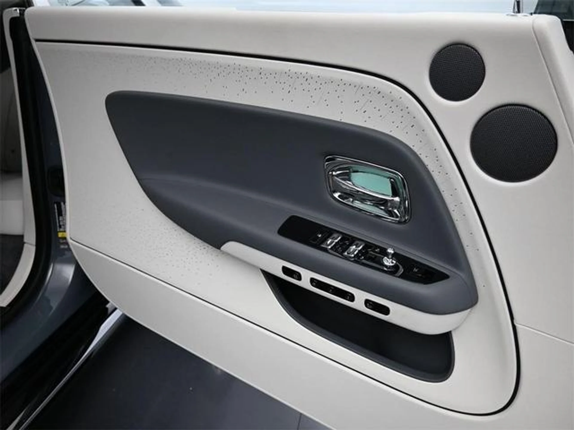 mph018_102638398_f5_Qg2pr_Qvx_Gzb_Rv704pzn_Dh_KVHE_708867f52f